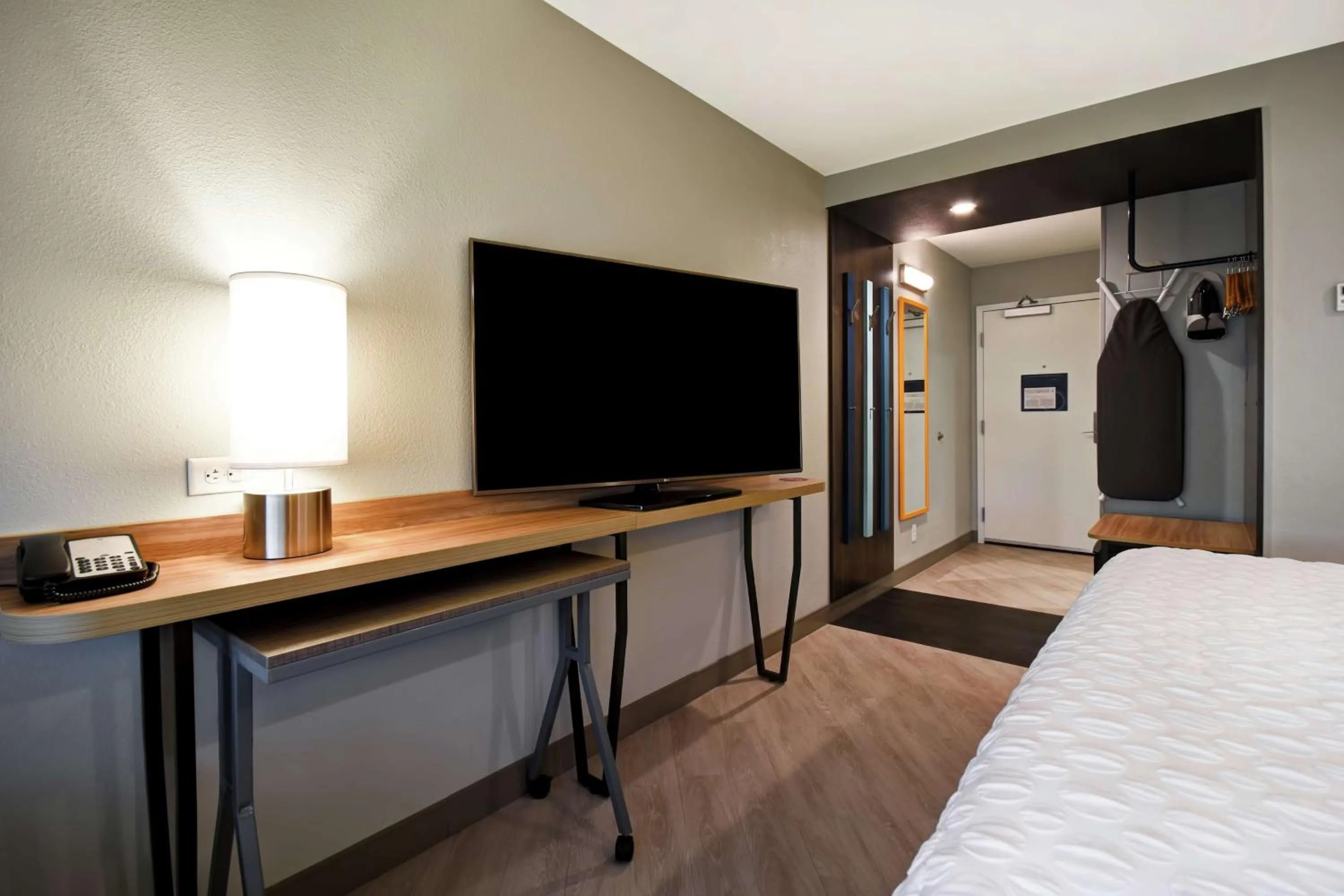 Bedroom, Bed in Tru By Hilton Smyrna Nashville