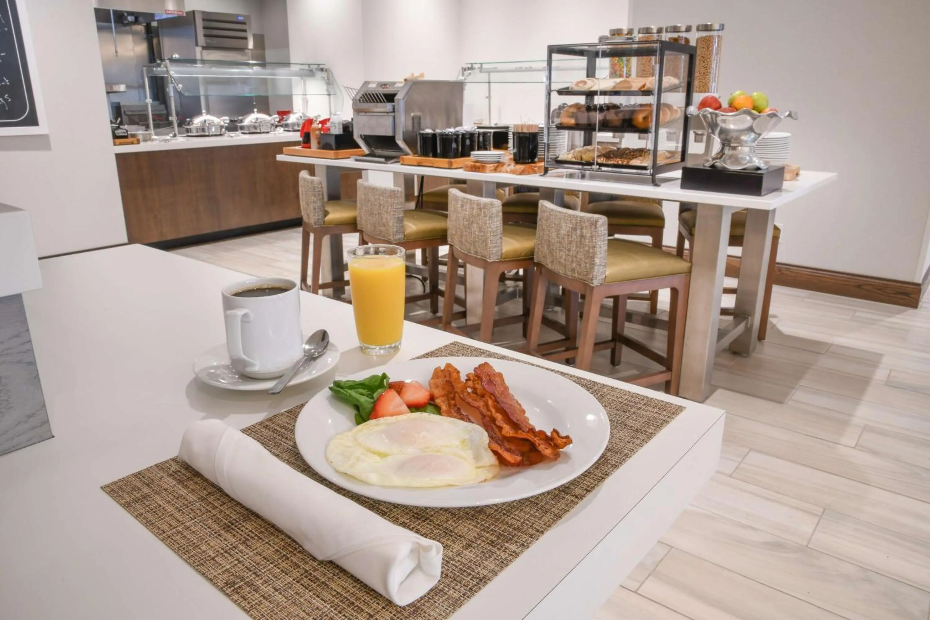 Restaurant/places to eat in Hilton Garden Inn Cincinnati Midtown