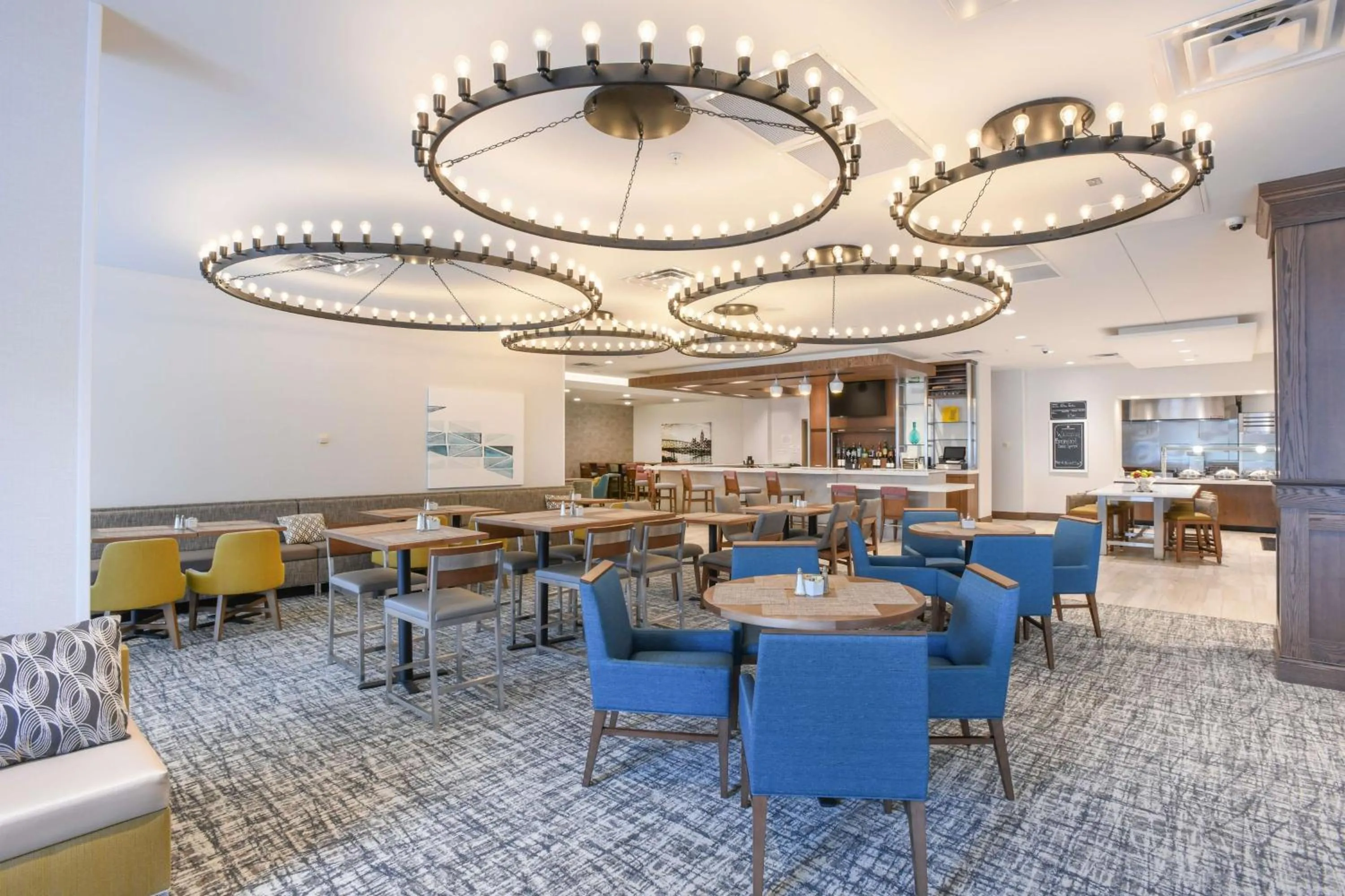 Restaurant/places to eat in Hilton Garden Inn Cincinnati Midtown