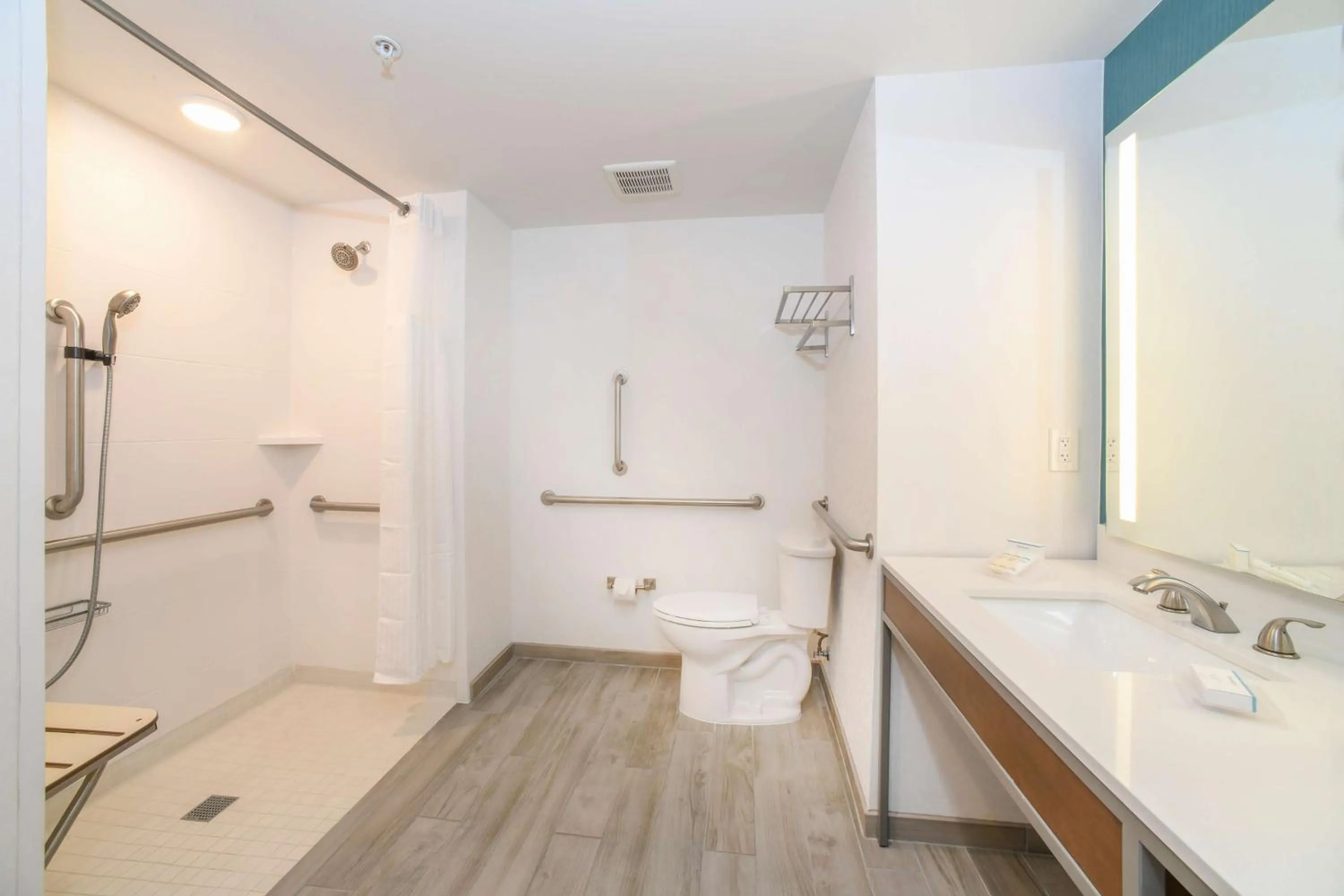 Bathroom in Hilton Garden Inn Cincinnati Midtown