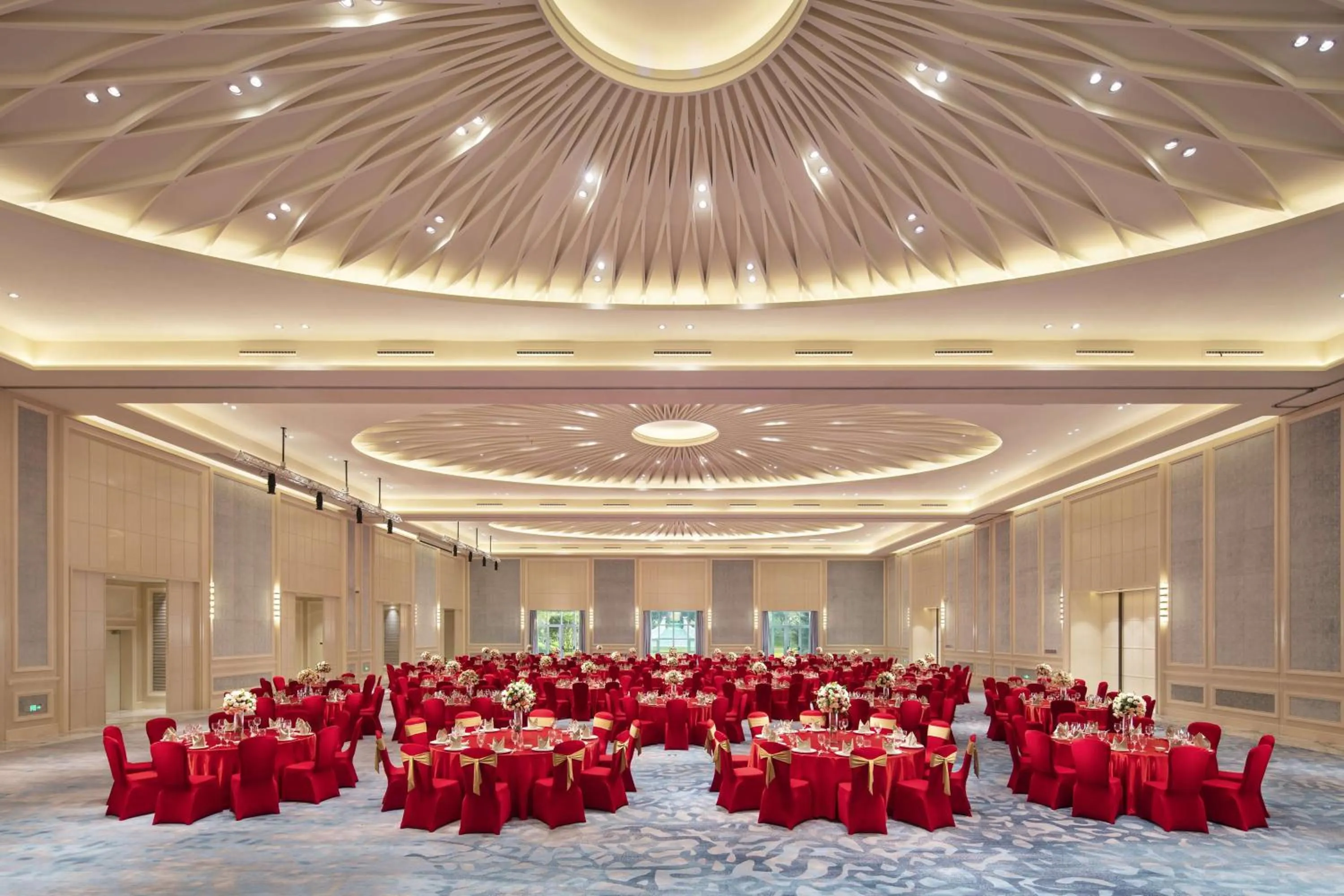 Meeting/conference room in Hilton Dalian Golden Pebble Beach Resort