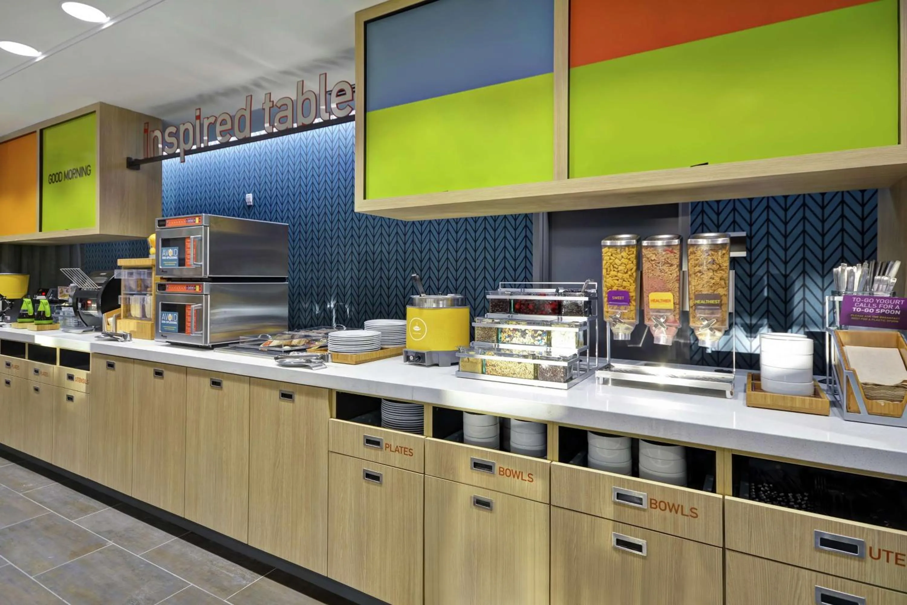 Dining area in Home2 Suites by Hilton Queensbury Lake George