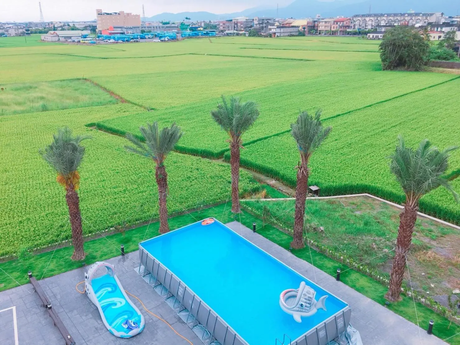 Swimming pool in Urban Oasis Inn
