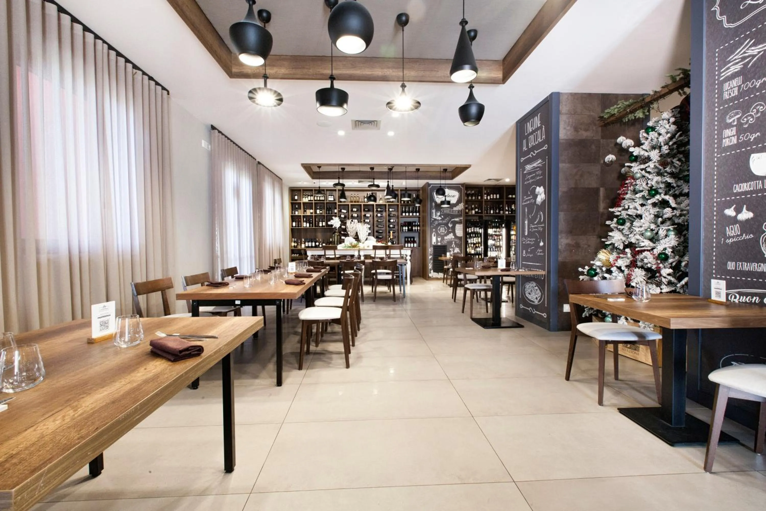 Restaurant/places to eat in Bhotel