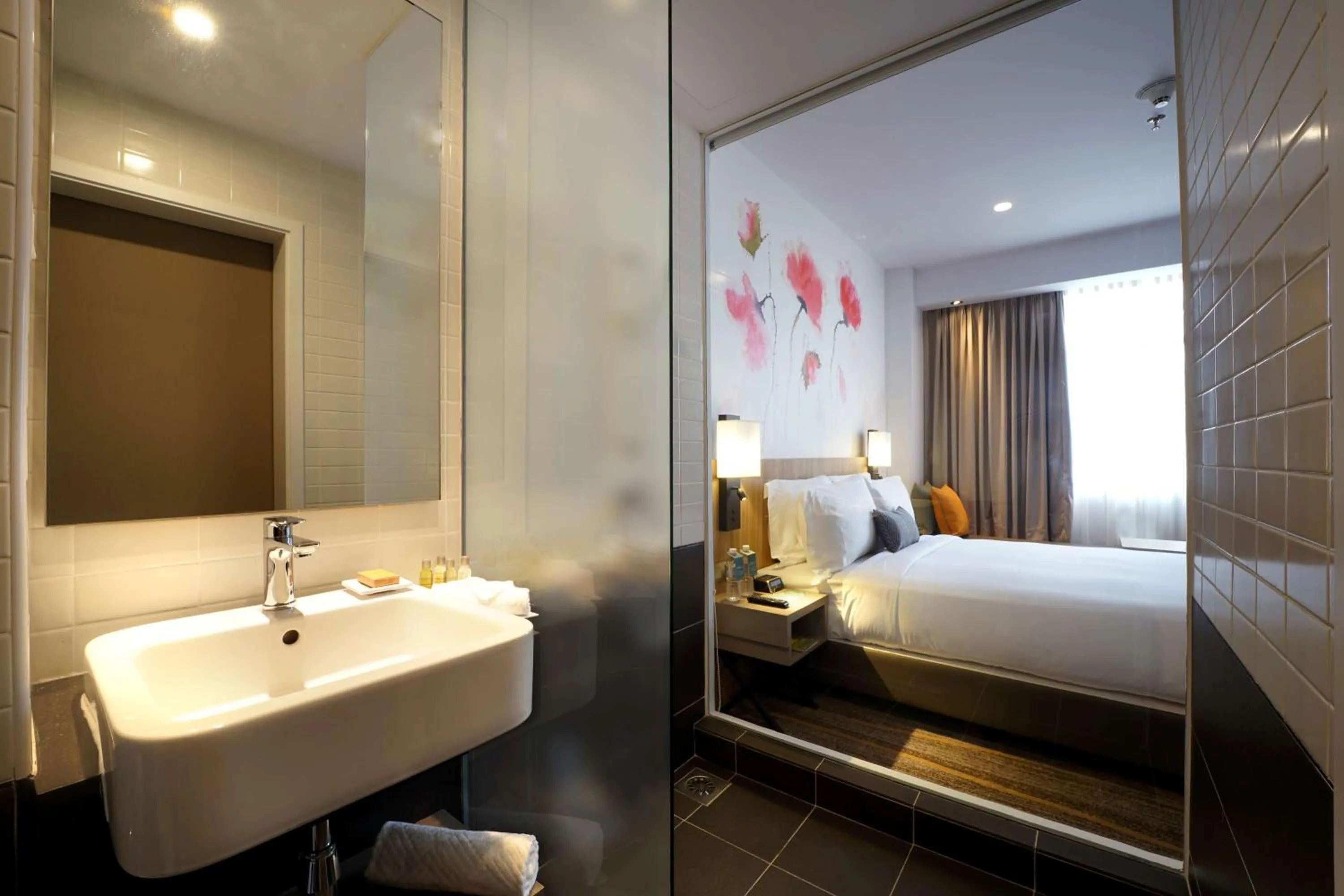 Toilet, Bed in Hilton Garden Inn Kuala Lumpur - South