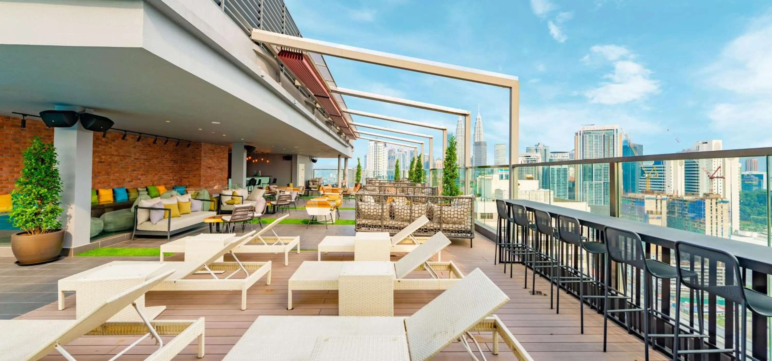 Lounge or bar in Hilton Garden Inn Kuala Lumpur - South