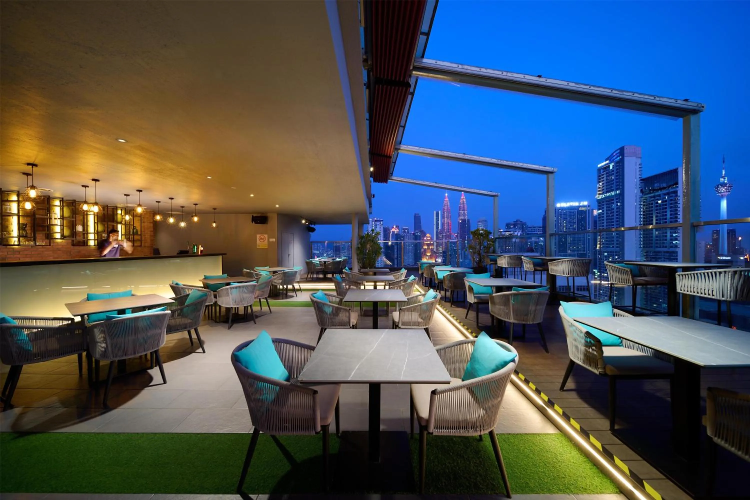 Lounge or bar in Hilton Garden Inn Kuala Lumpur - South
