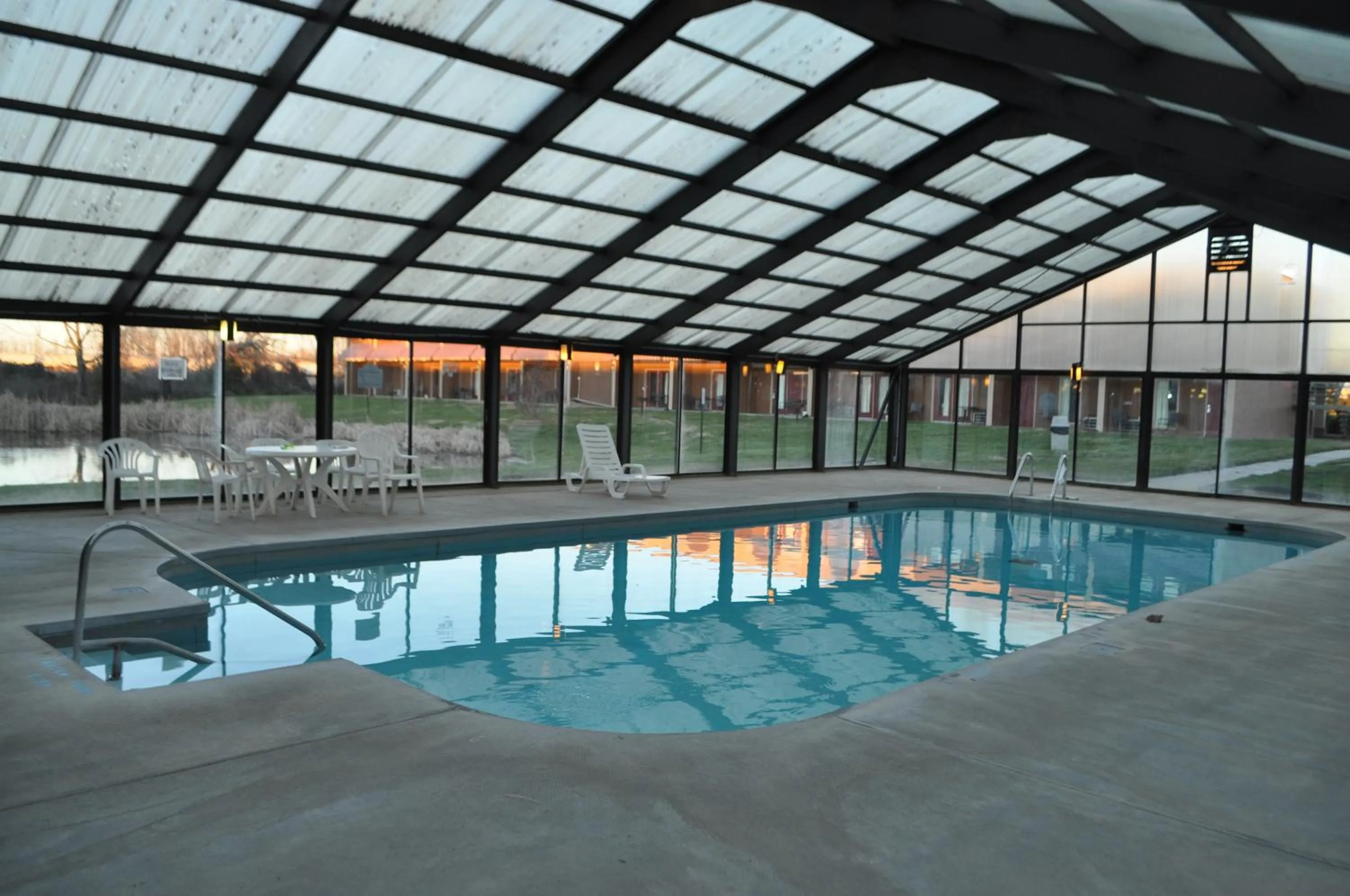 Swimming pool in Bestway Inn - Madison