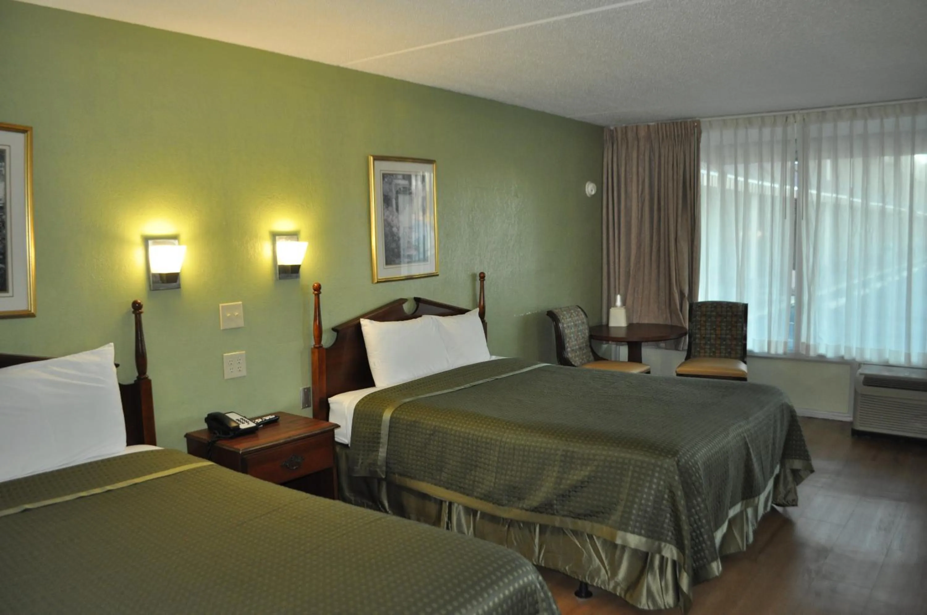 Bed in Bestway Inn - Madison