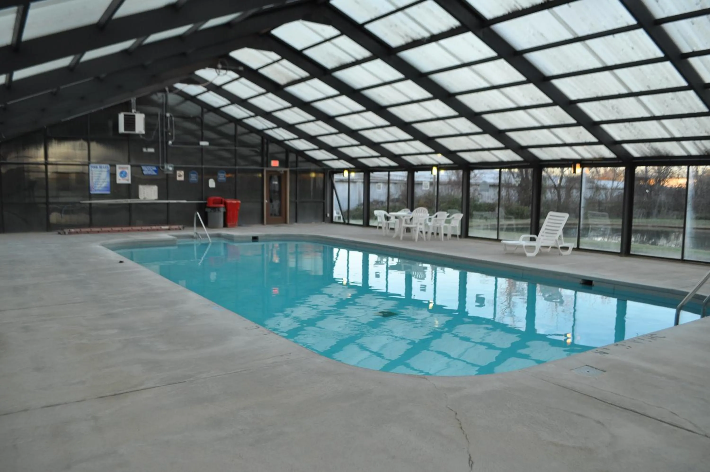 Swimming pool in Bestway Inn - Madison