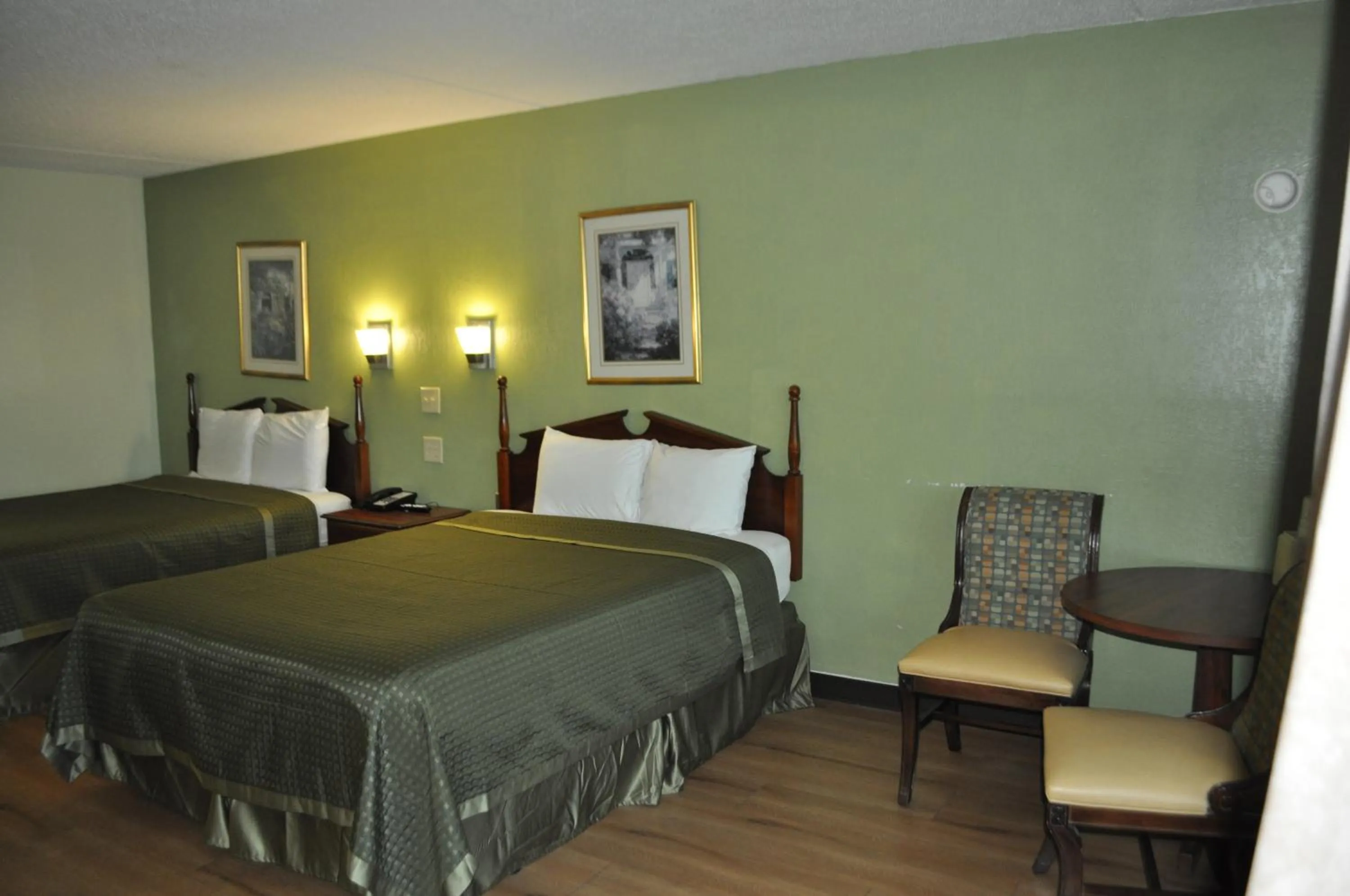 Bed in Bestway Inn - Madison