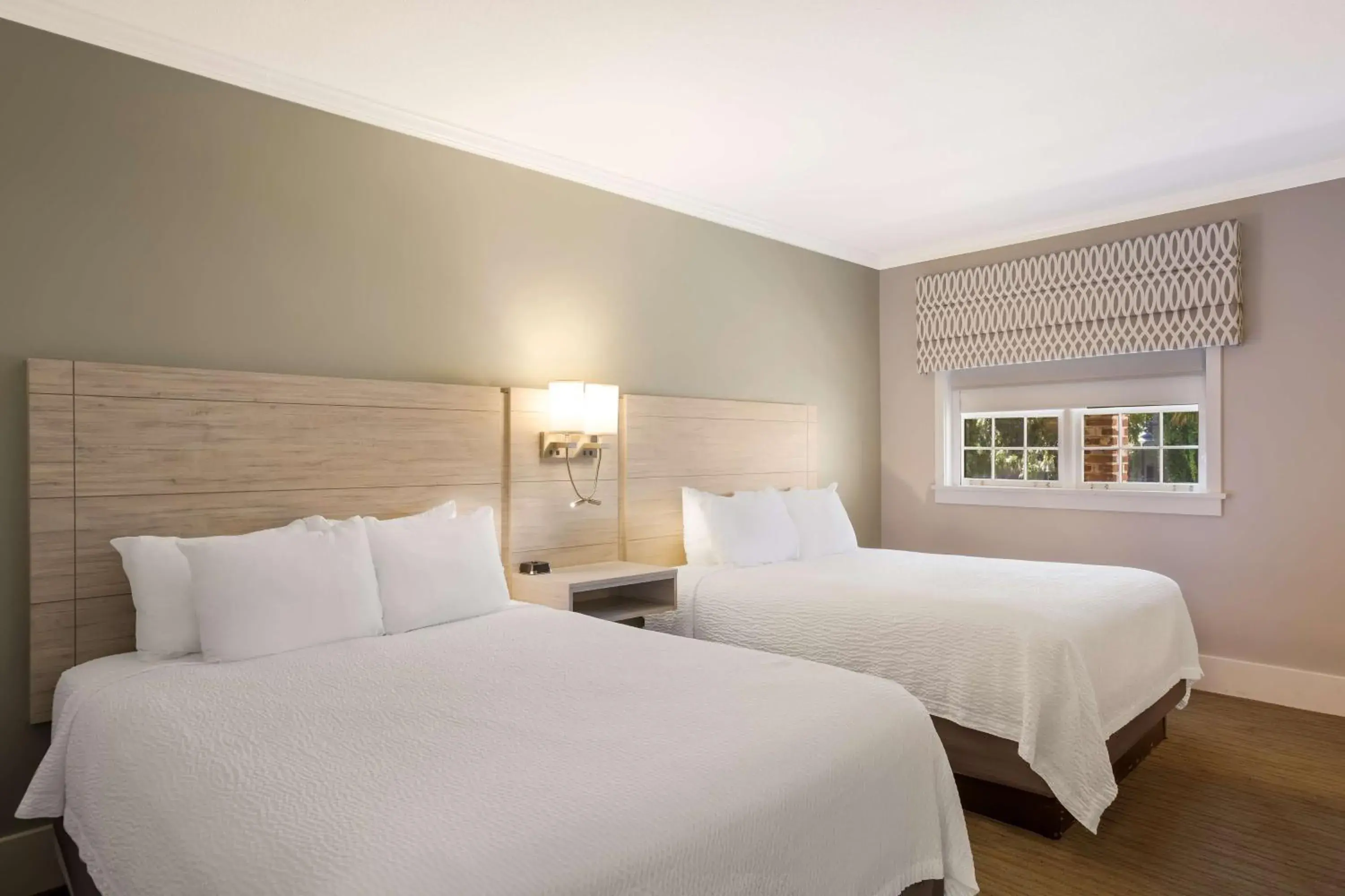 Queen Room with Two Queen Beds - Non-Smoking in Best Western Sea Island Inn Queen Room with Two Queen Beds - Non-Smoking in Best Western Sea Island Inn