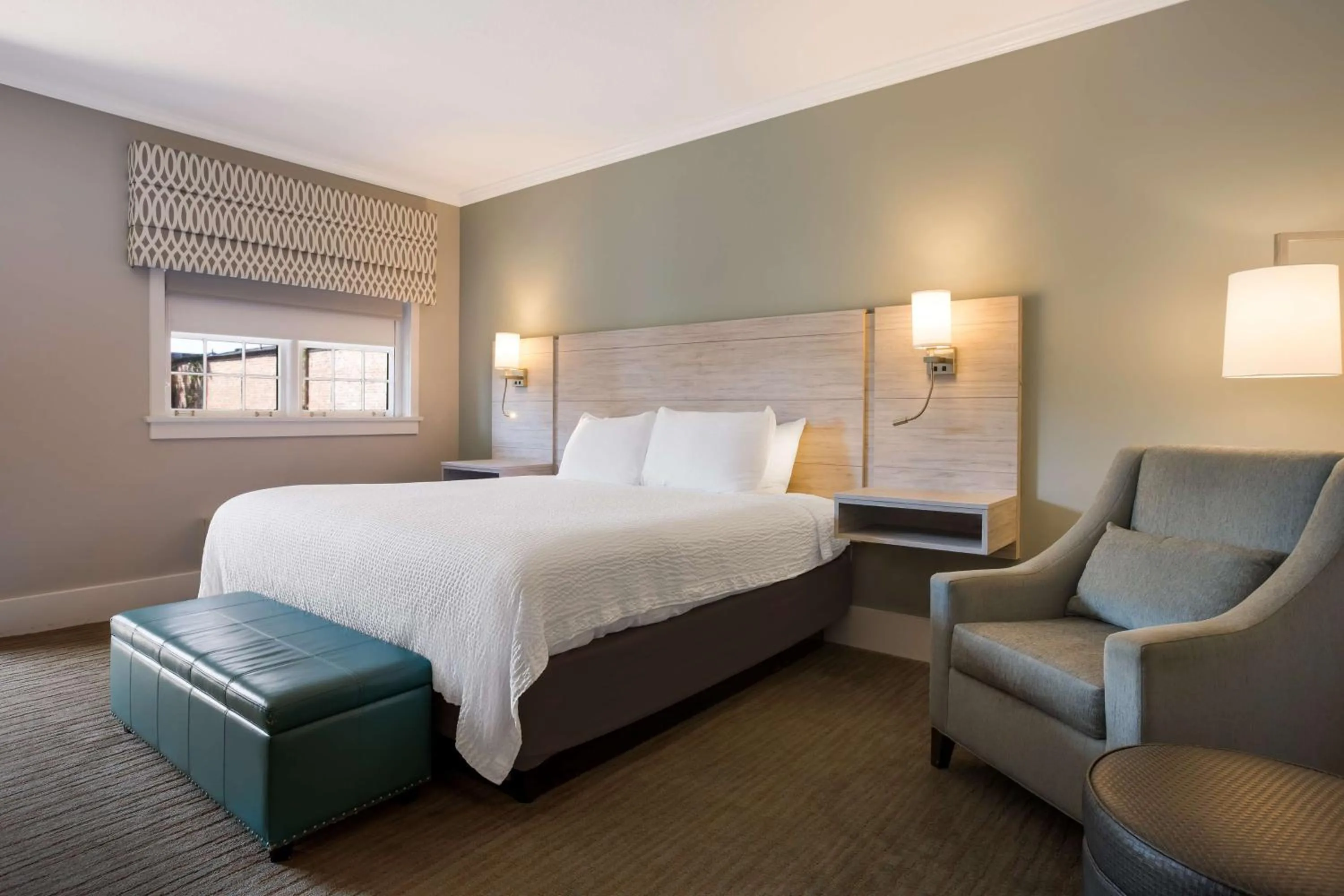 Bedroom, Bed in Best Western Sea Island Inn