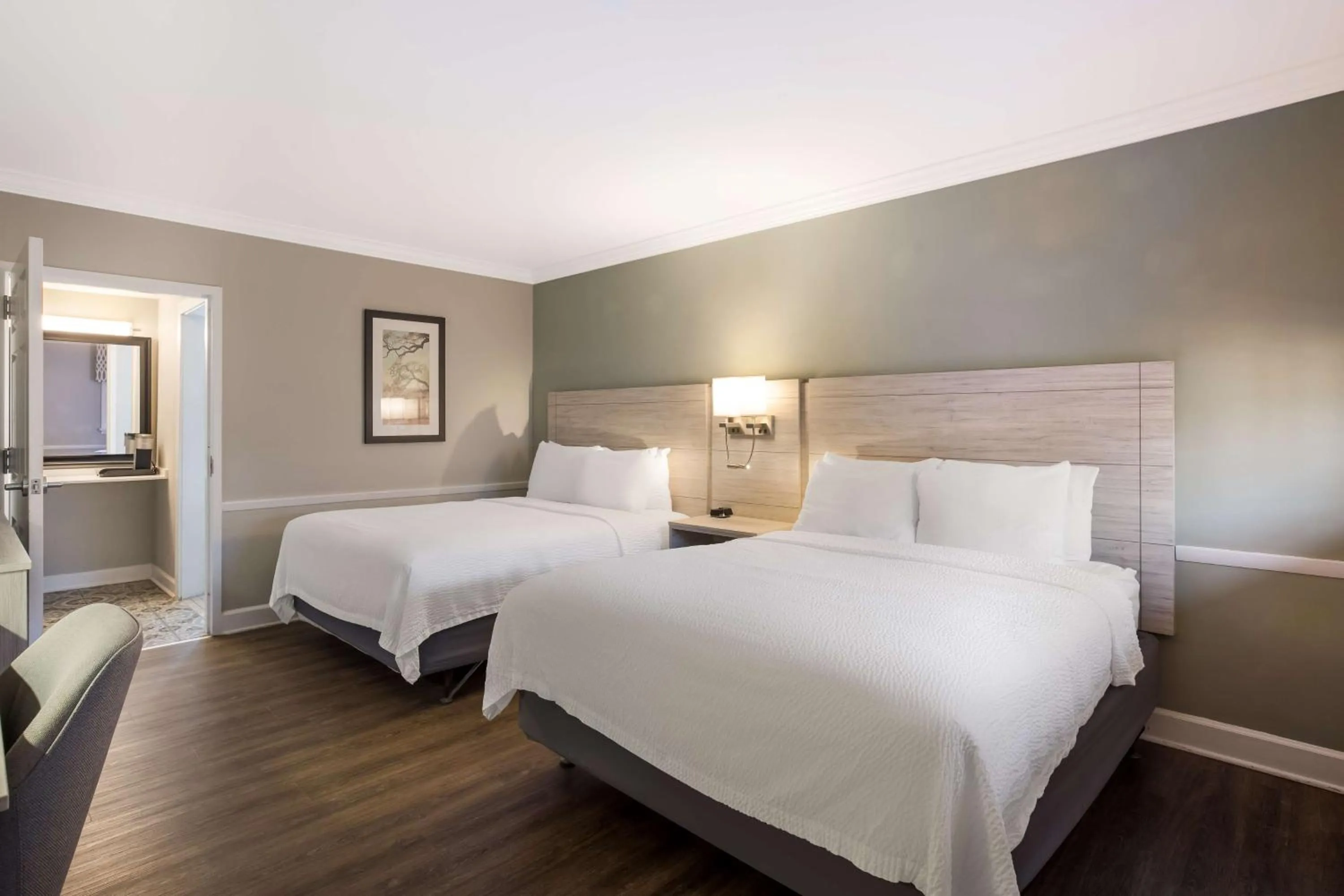 Bedroom, Bed in Best Western Sea Island Inn