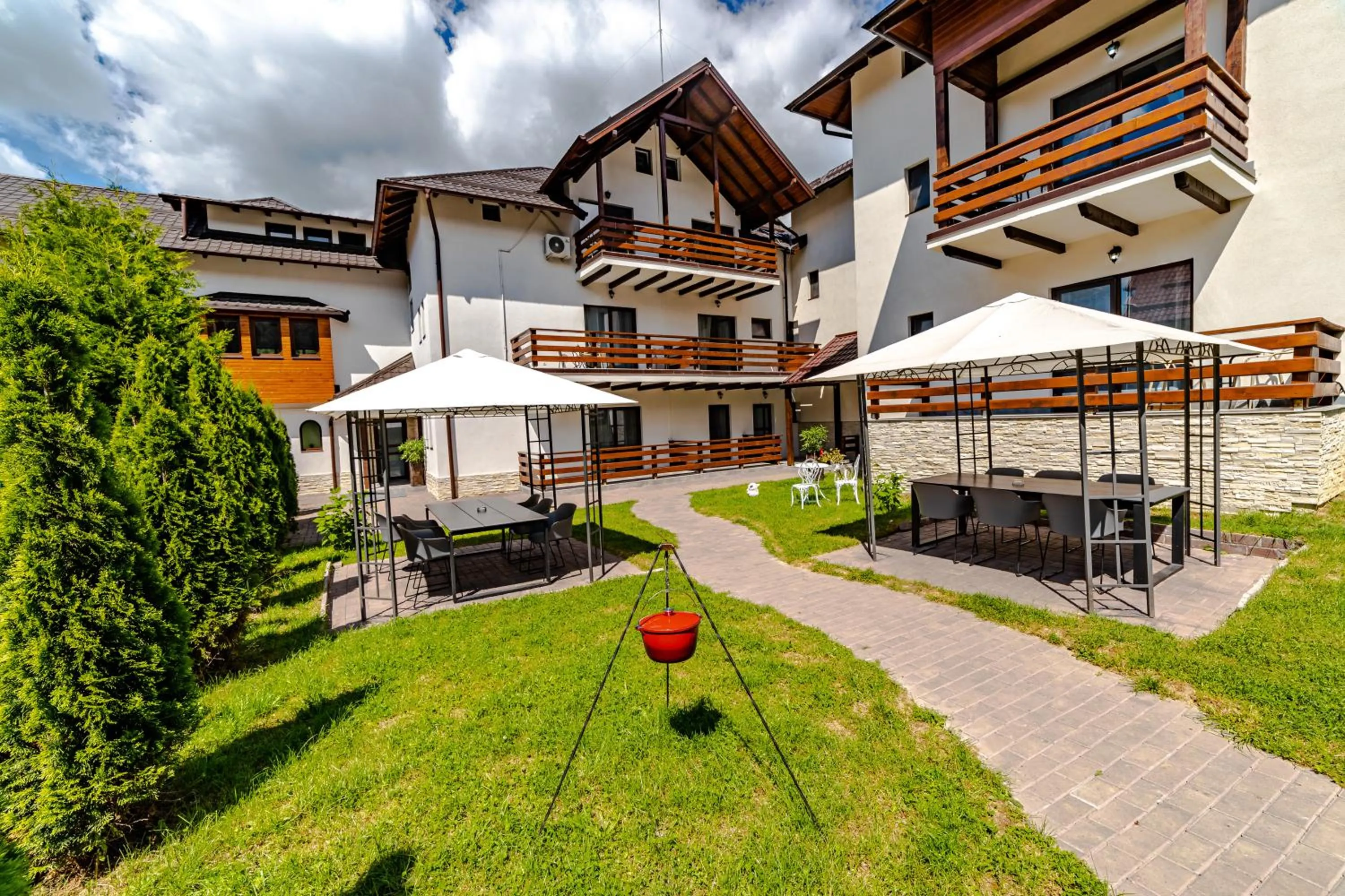 Garden in Yael Luxury Apartments 2