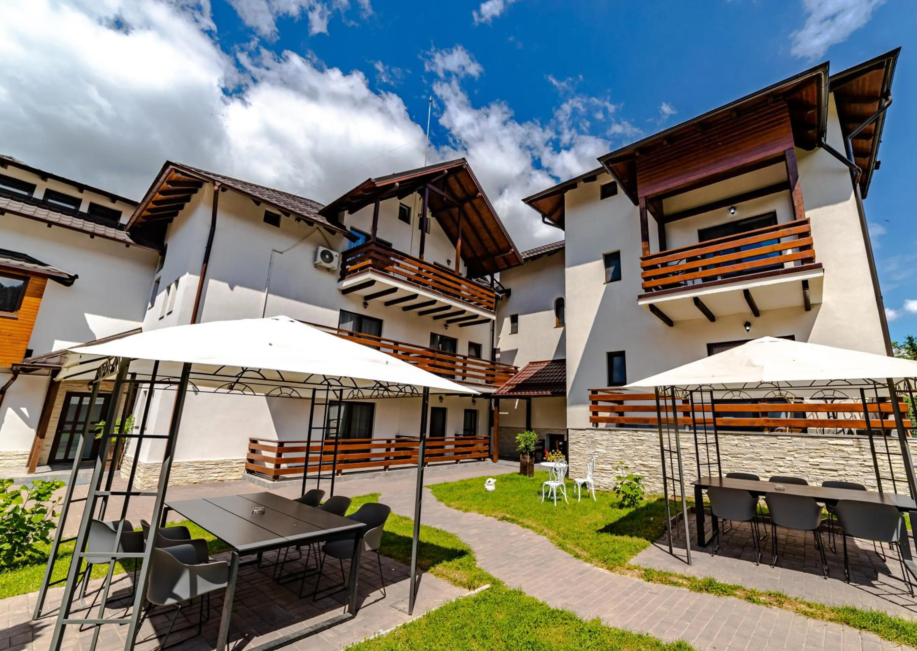 Garden in Yael Luxury Apartments 2