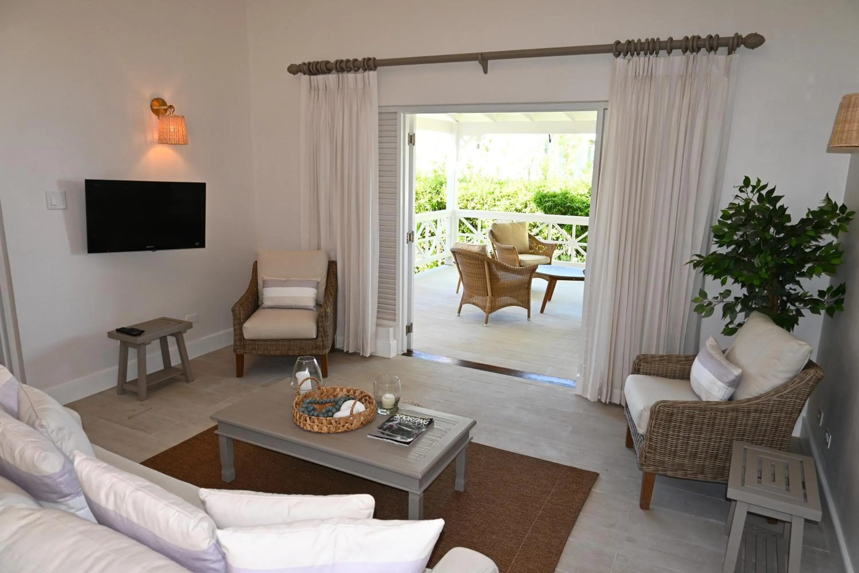 Communal lounge/ TV room in Little Good Harbour