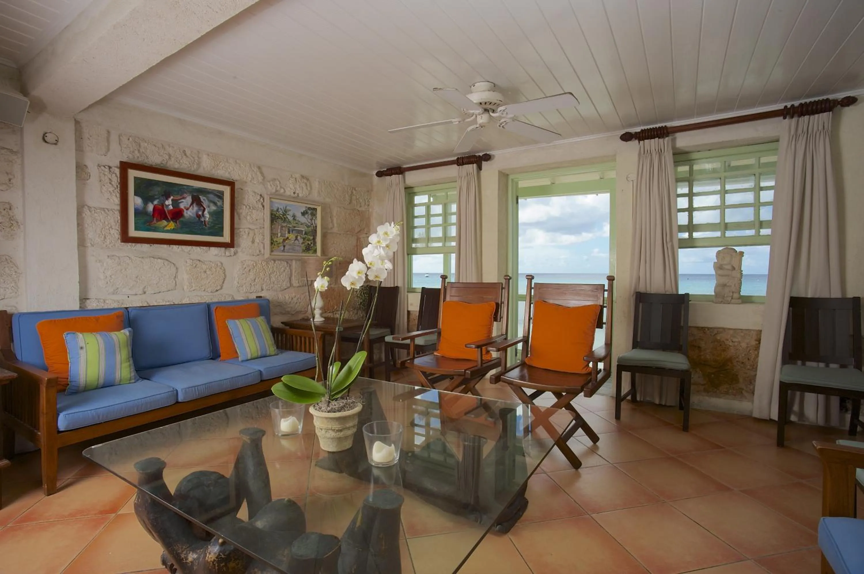 Lounge or bar in Little Good Harbour