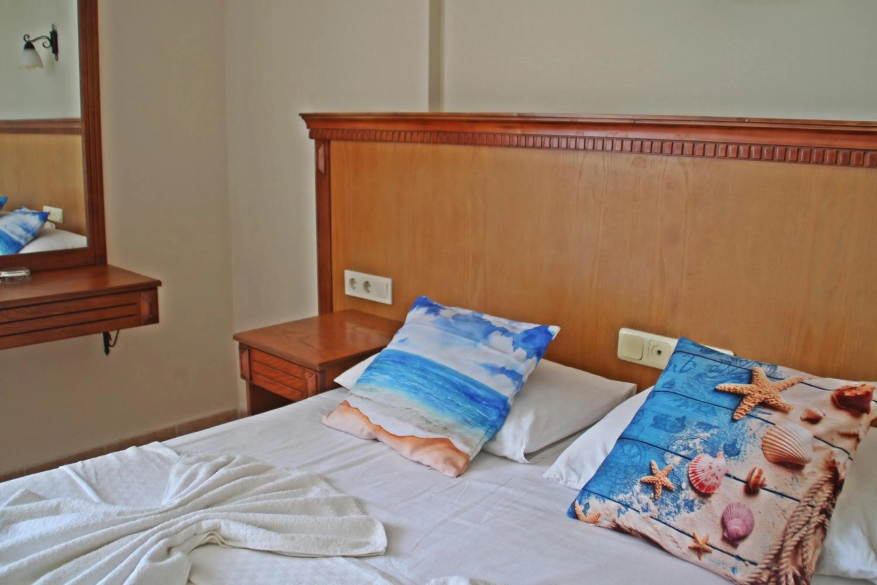 Bedroom, Bed in Rosy Suites Hotel