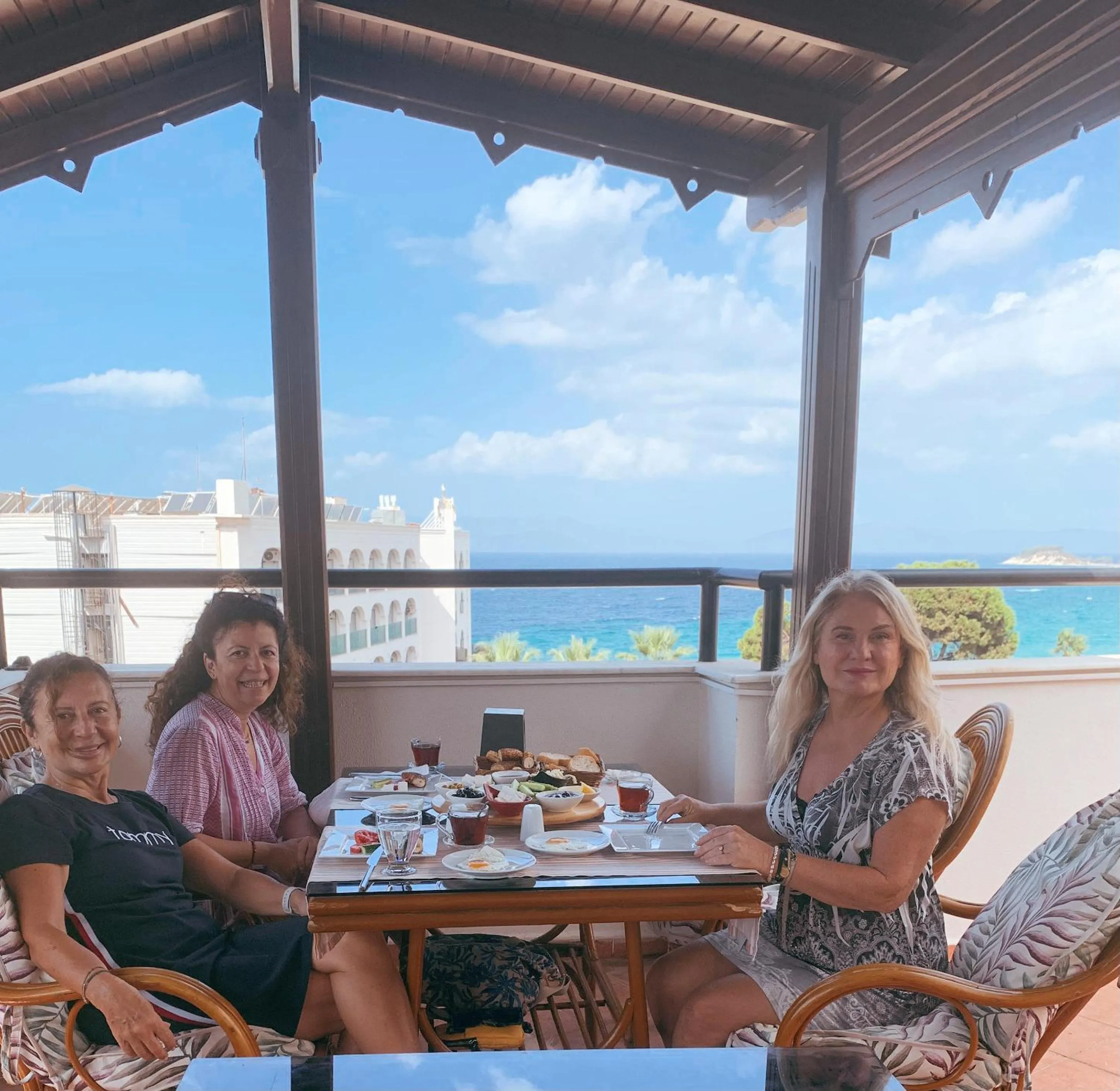 Restaurant/places to eat in Rosy Suites Hotel