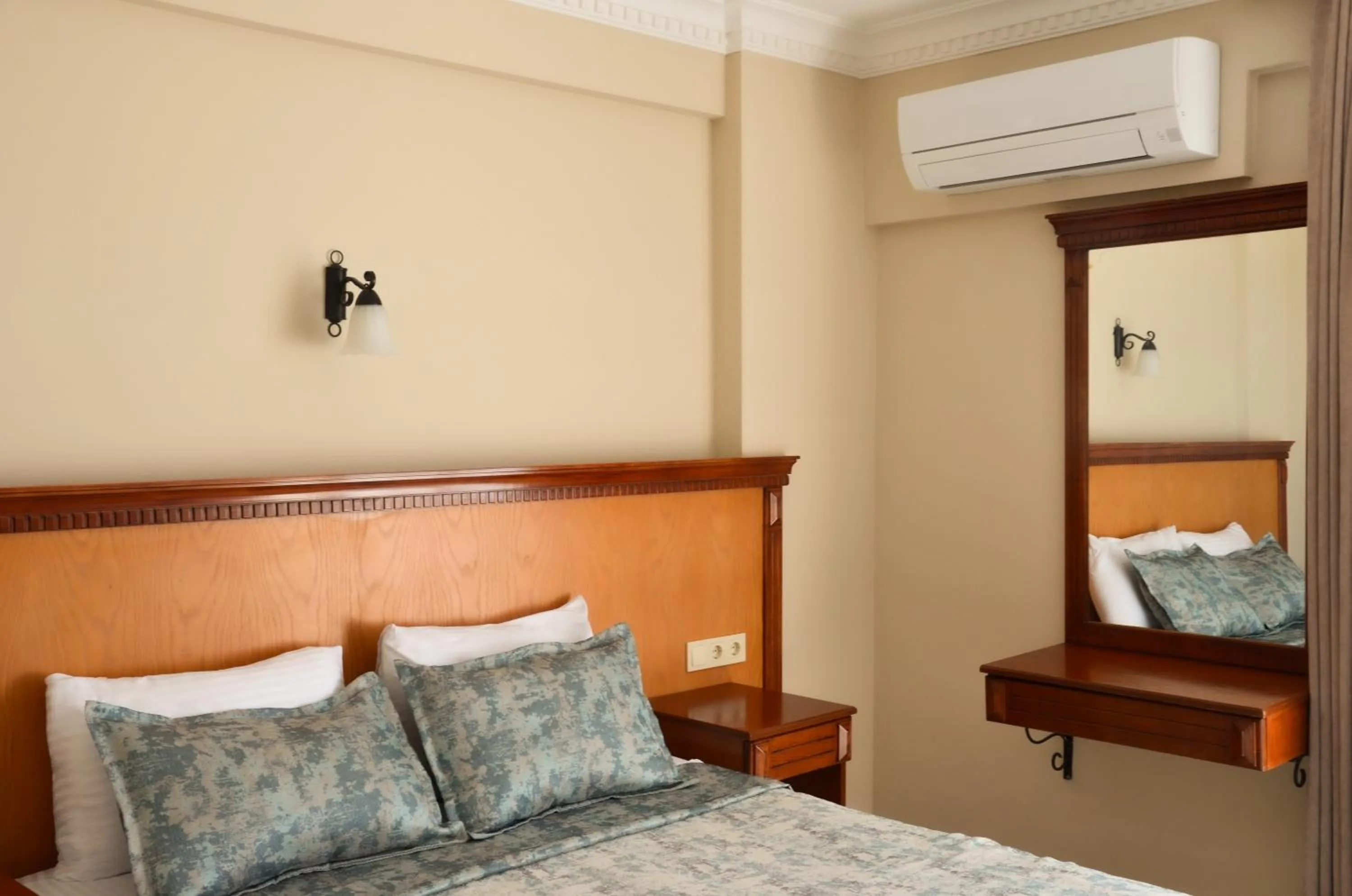 Bedroom, Bed in Rosy Suites Hotel