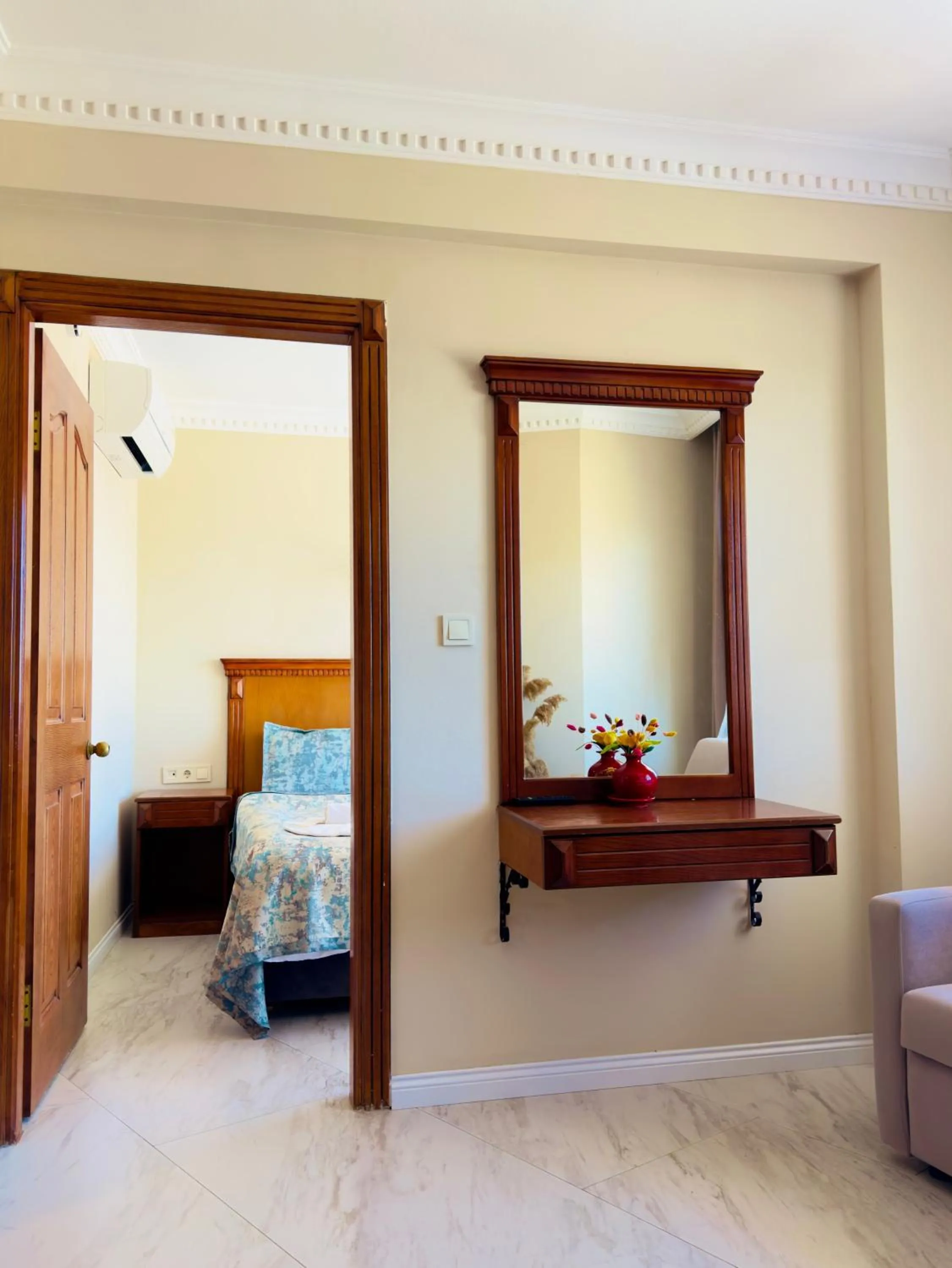 Bed in Rosy Suites Hotel