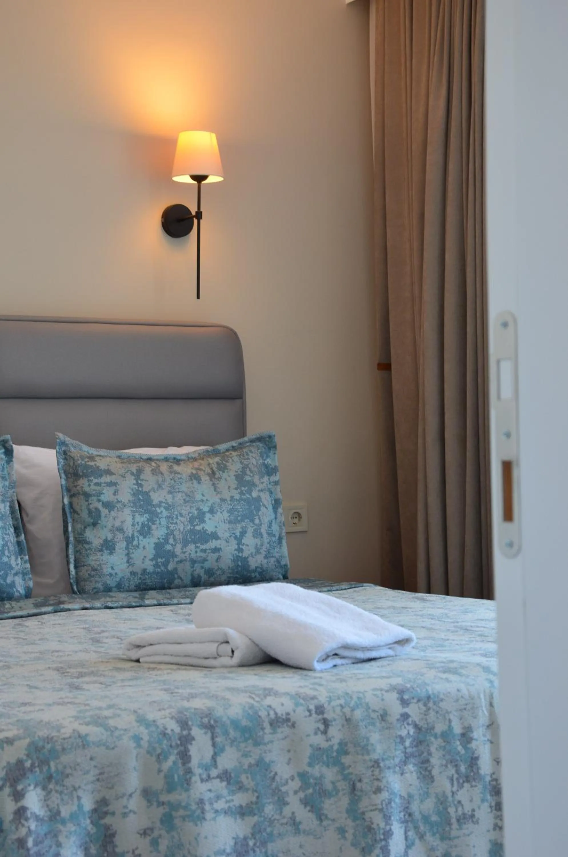 Bedroom, Bed in Rosy Suites Hotel