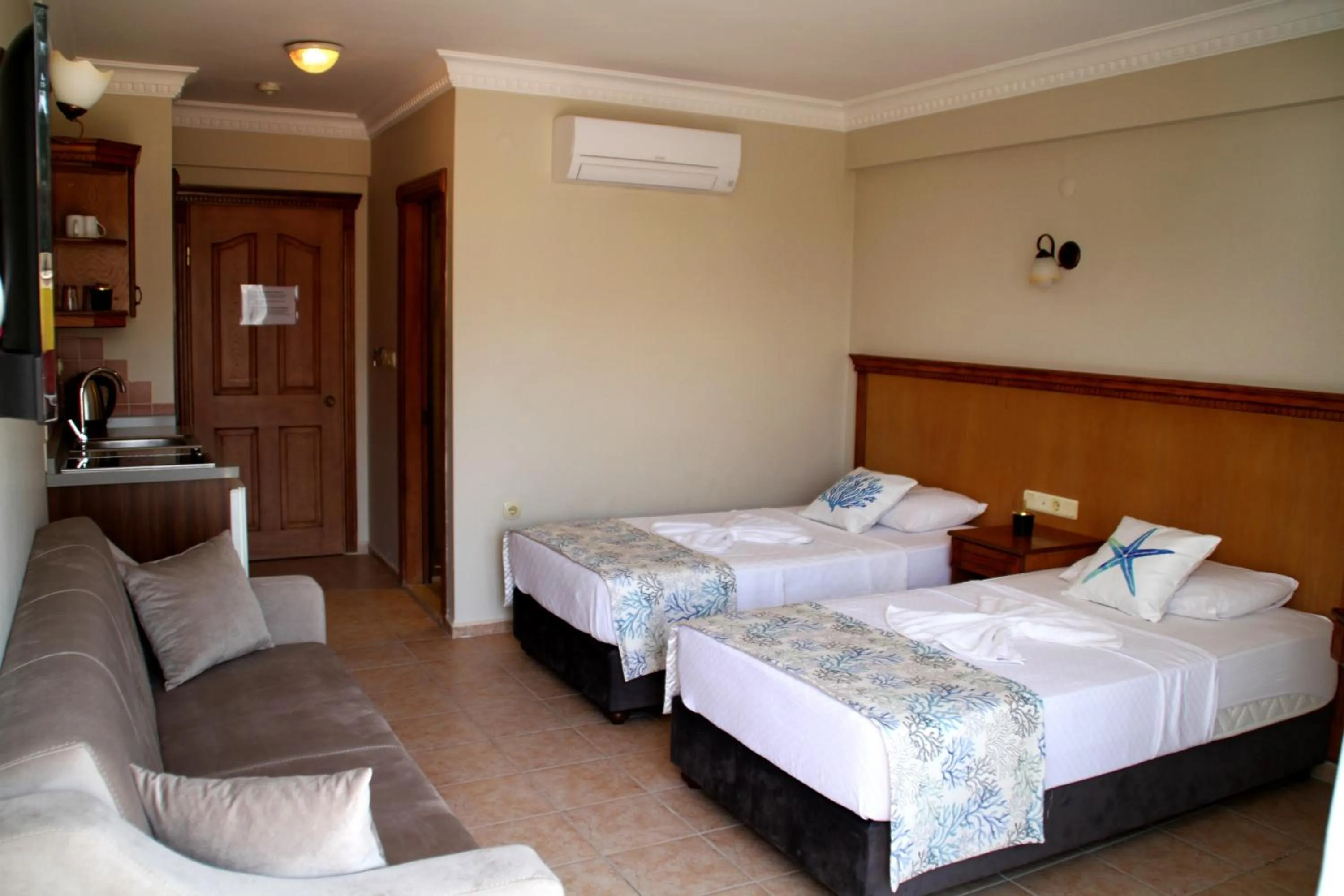 Massage, Bed in Rosy Suites Hotel