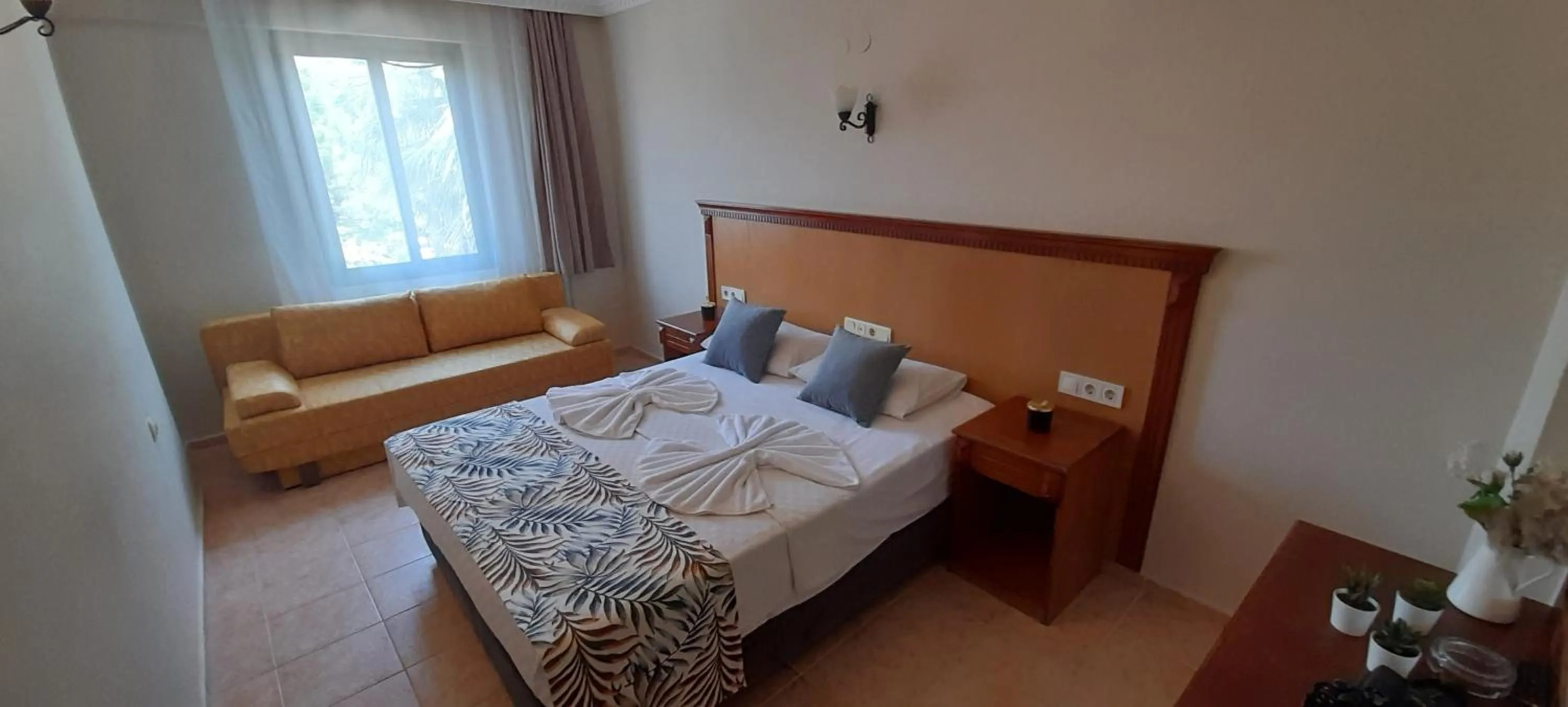 Bedroom, Bed in Rosy Suites Hotel