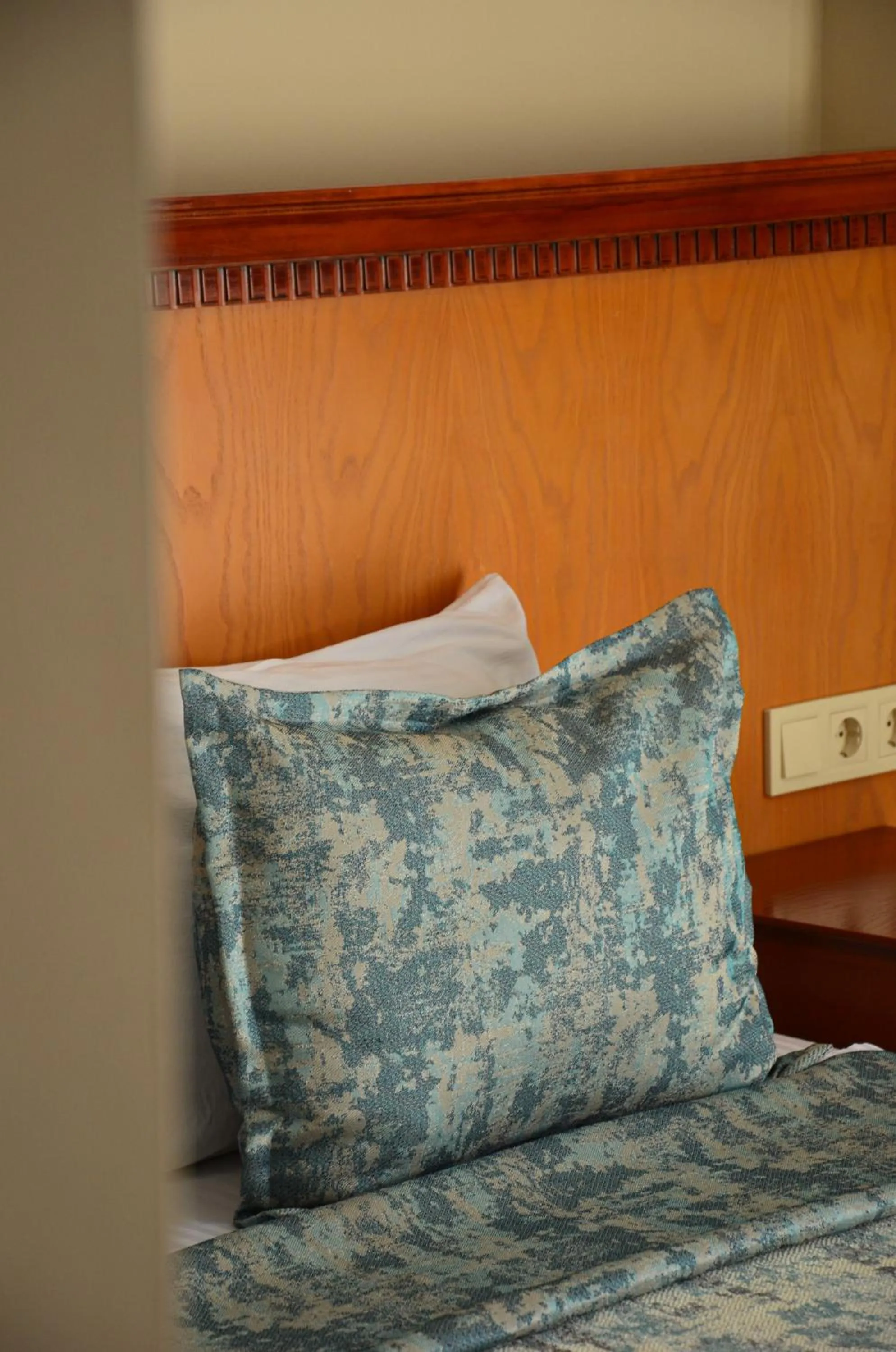 Bed in Rosy Suites Hotel