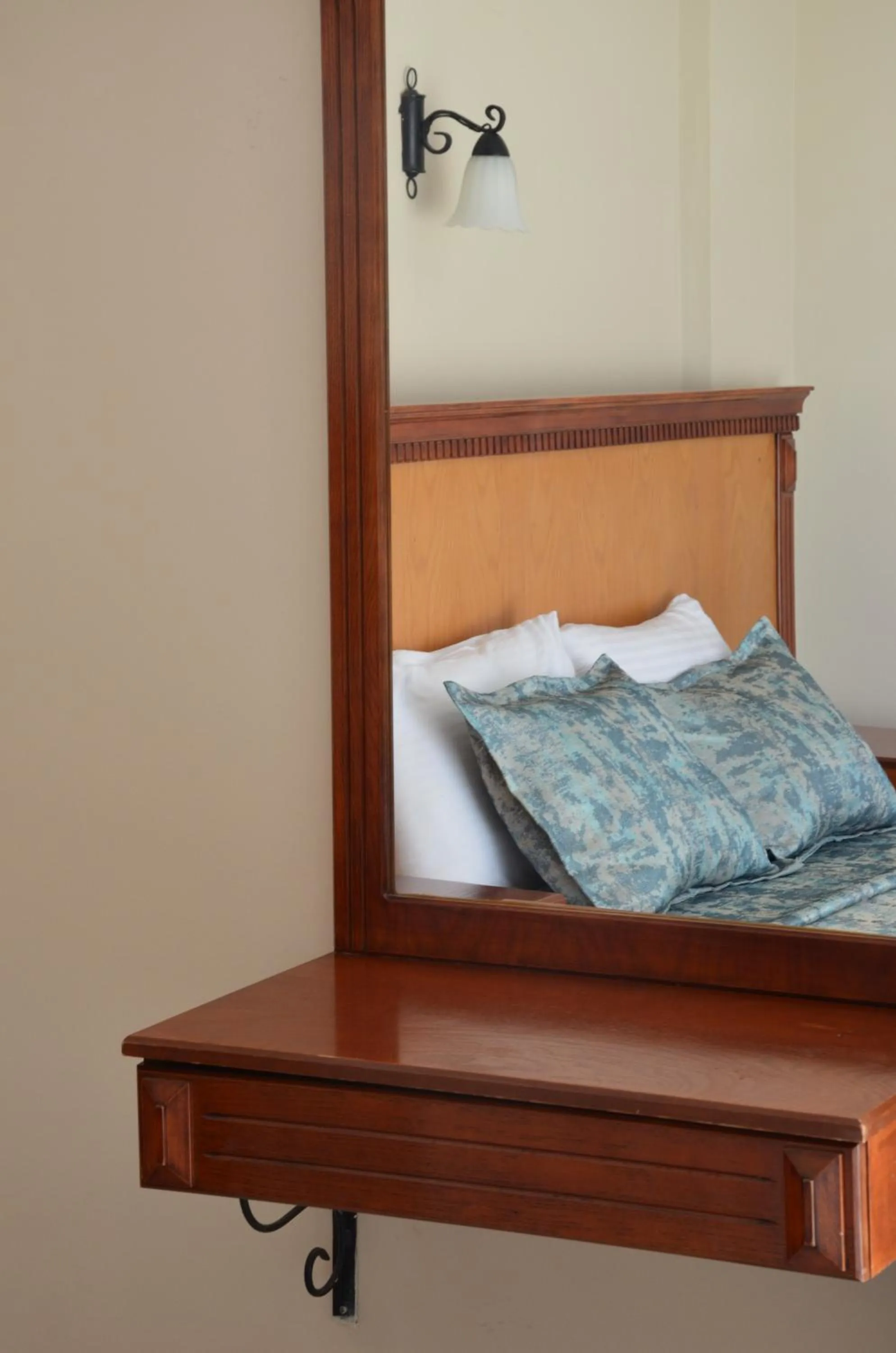 Bed in Rosy Suites Hotel