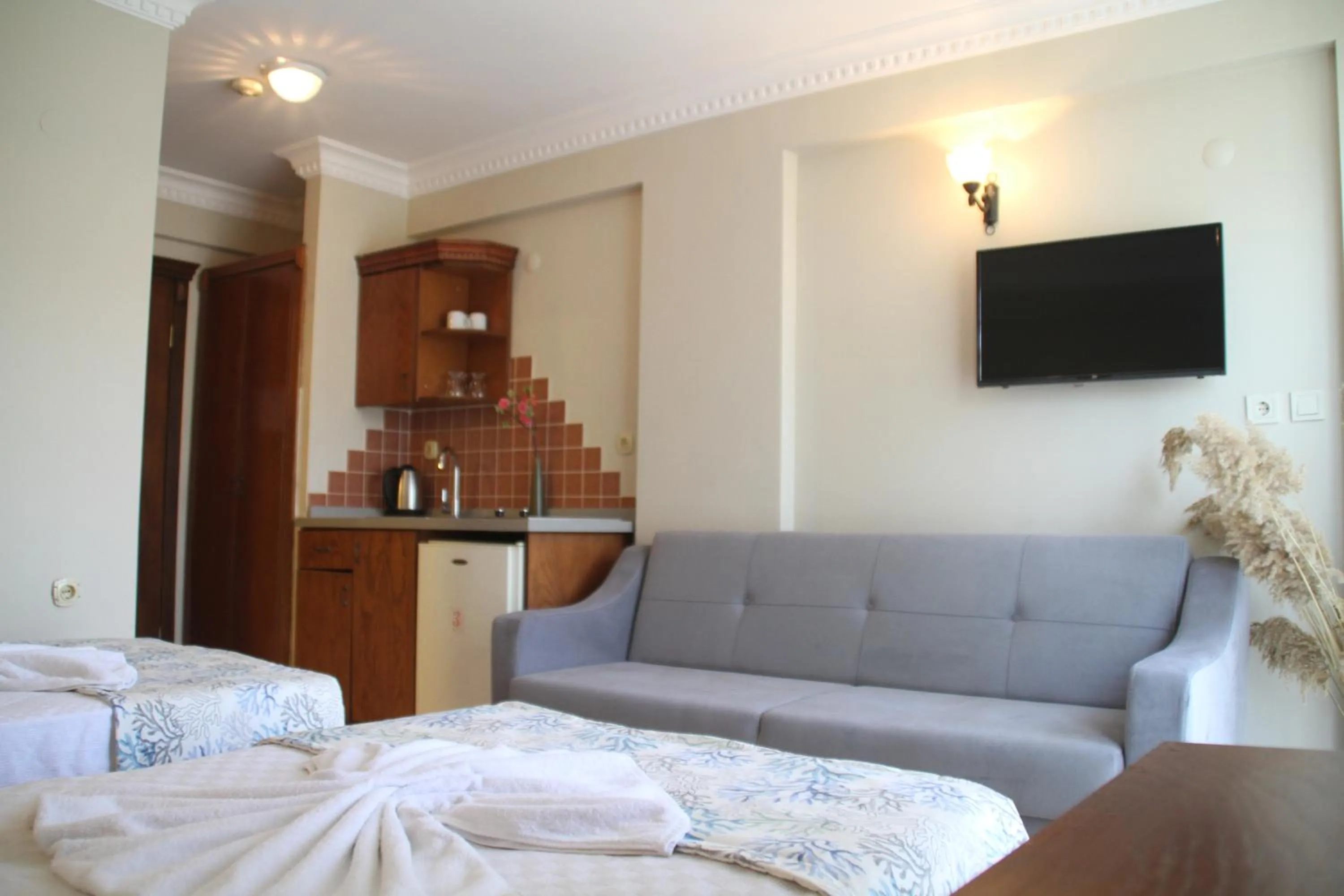 Massage, Bed in Rosy Suites Hotel