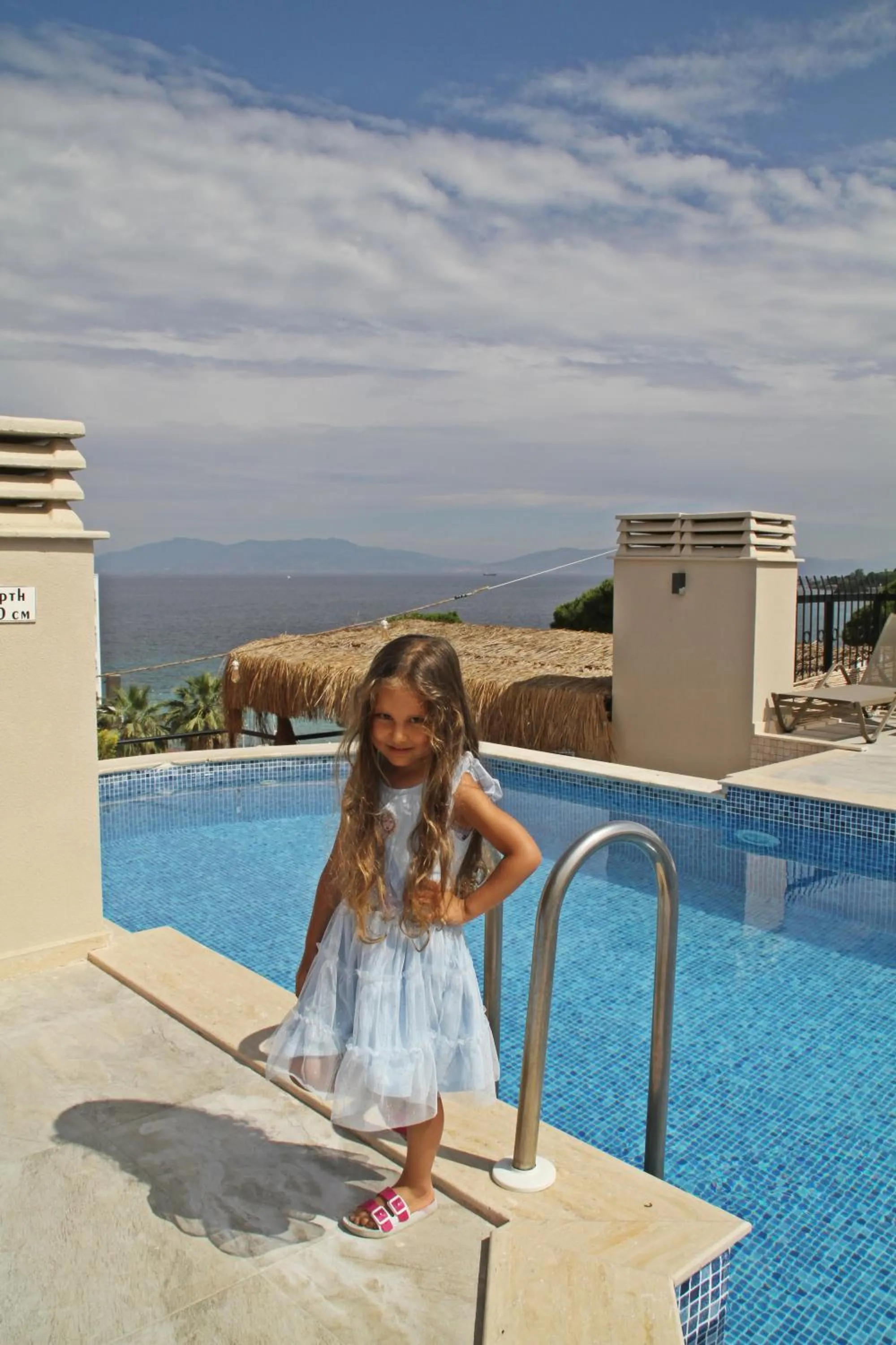 Swimming pool in Rosy Suites Hotel