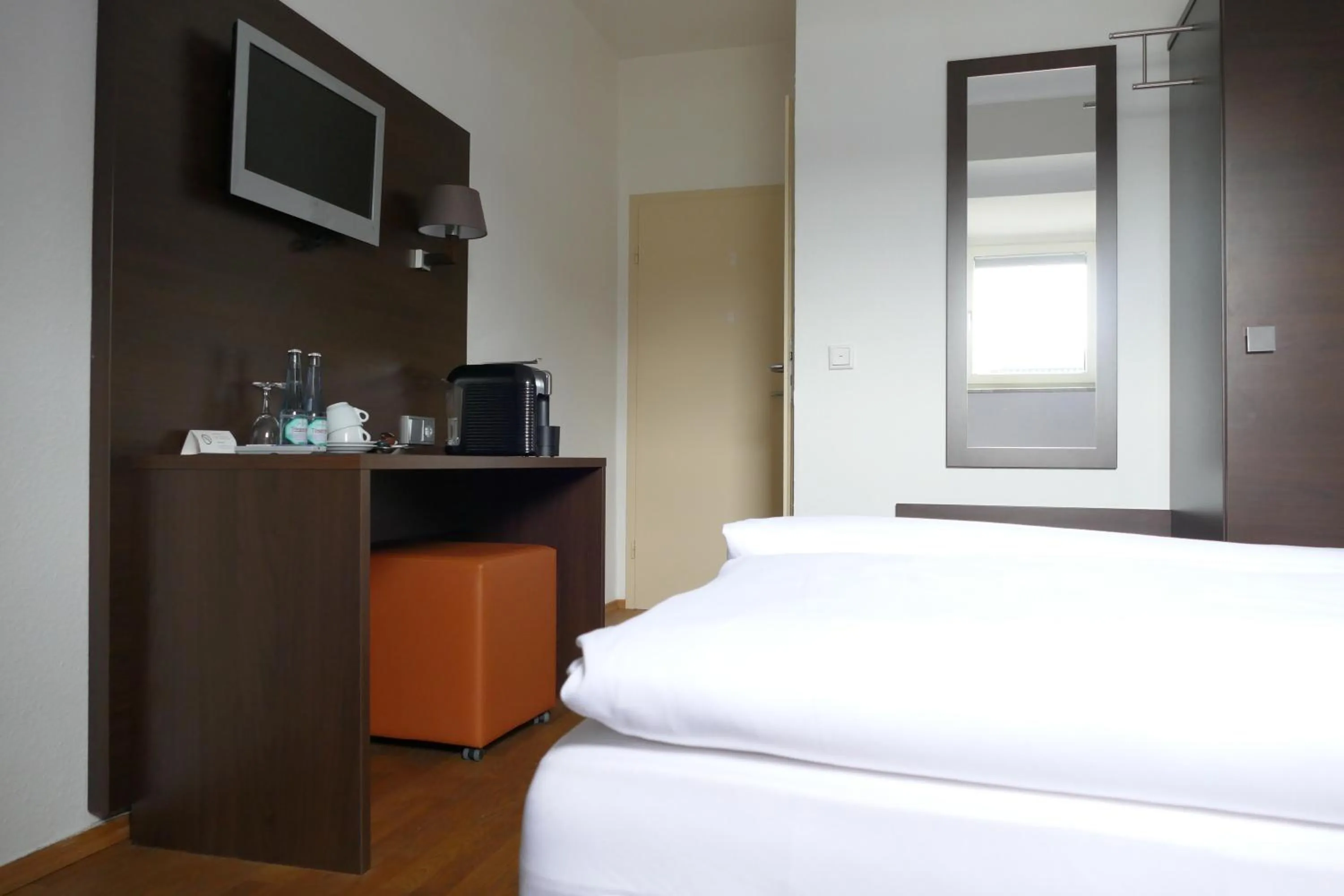 Photo of the whole room, Bed in DAS Steeps Ihr Brauhaus und Hotel