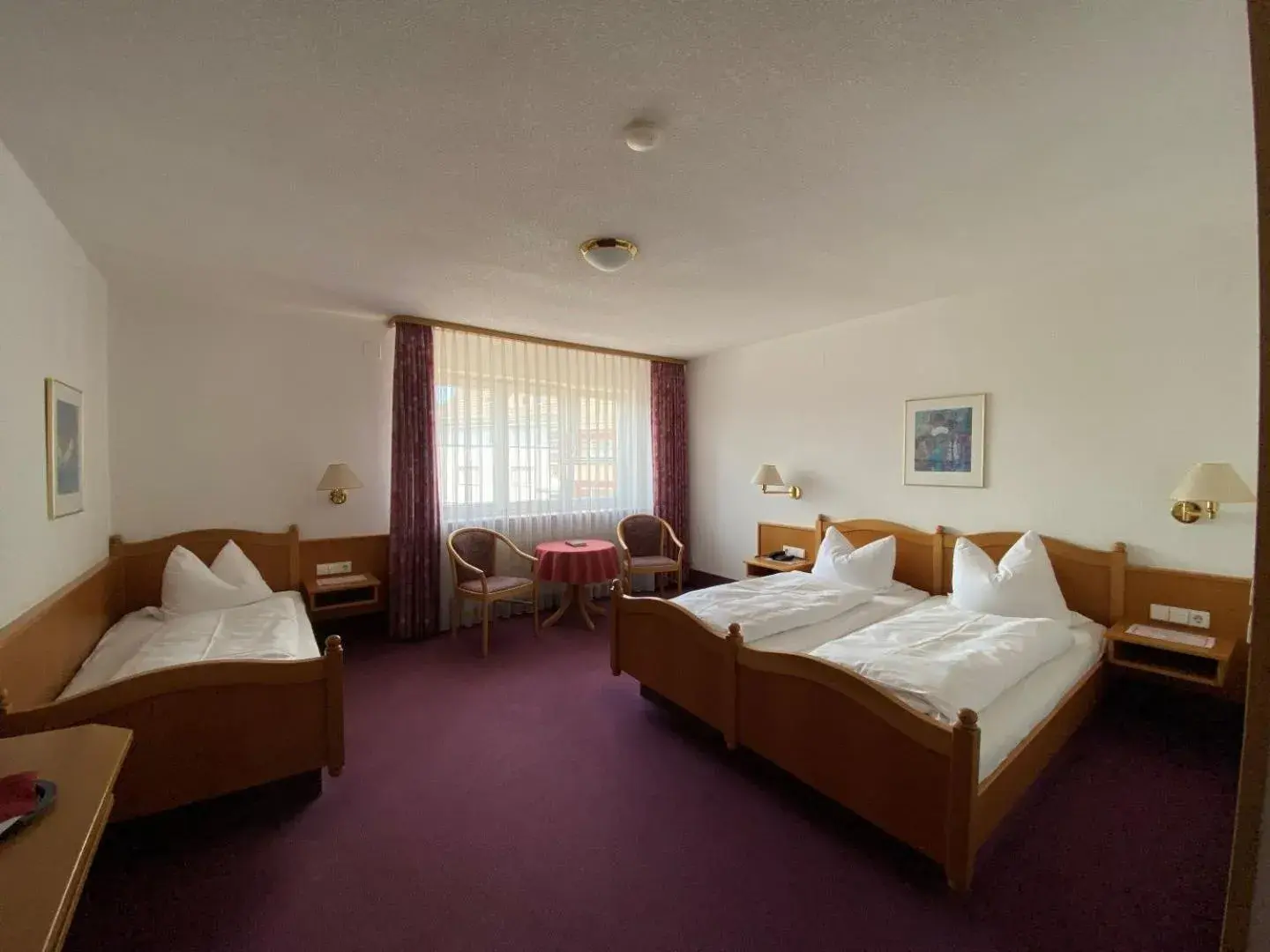 Triple Room with Shower in Hotel-Restaurant Zum Loewen Triple Room with Shower in Hotel-Restaurant Zum Loewen