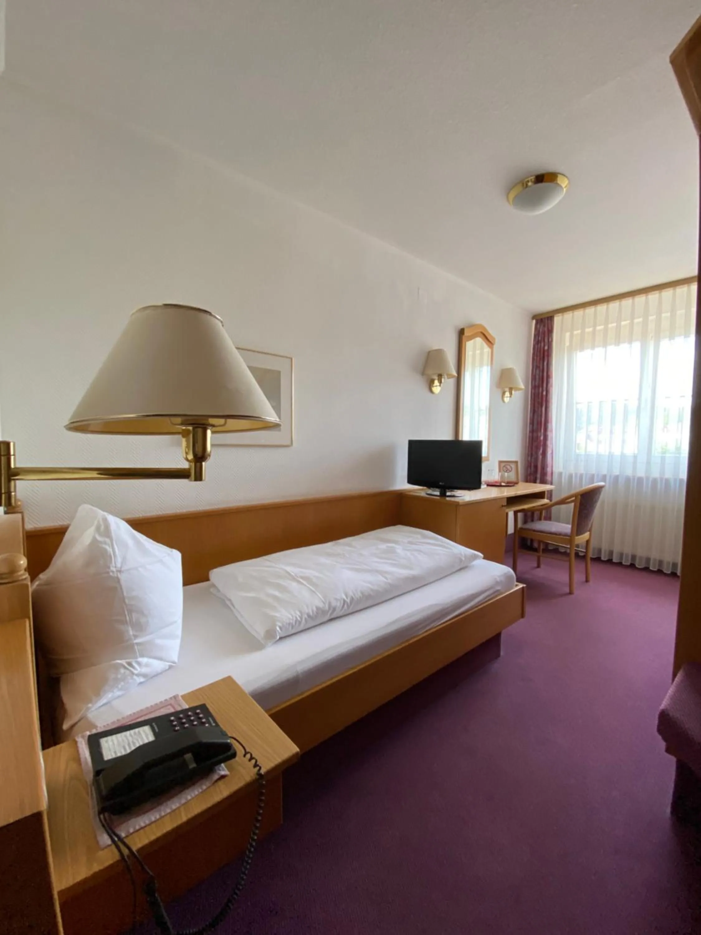 Bed in Hotel-Restaurant Zum Loewen