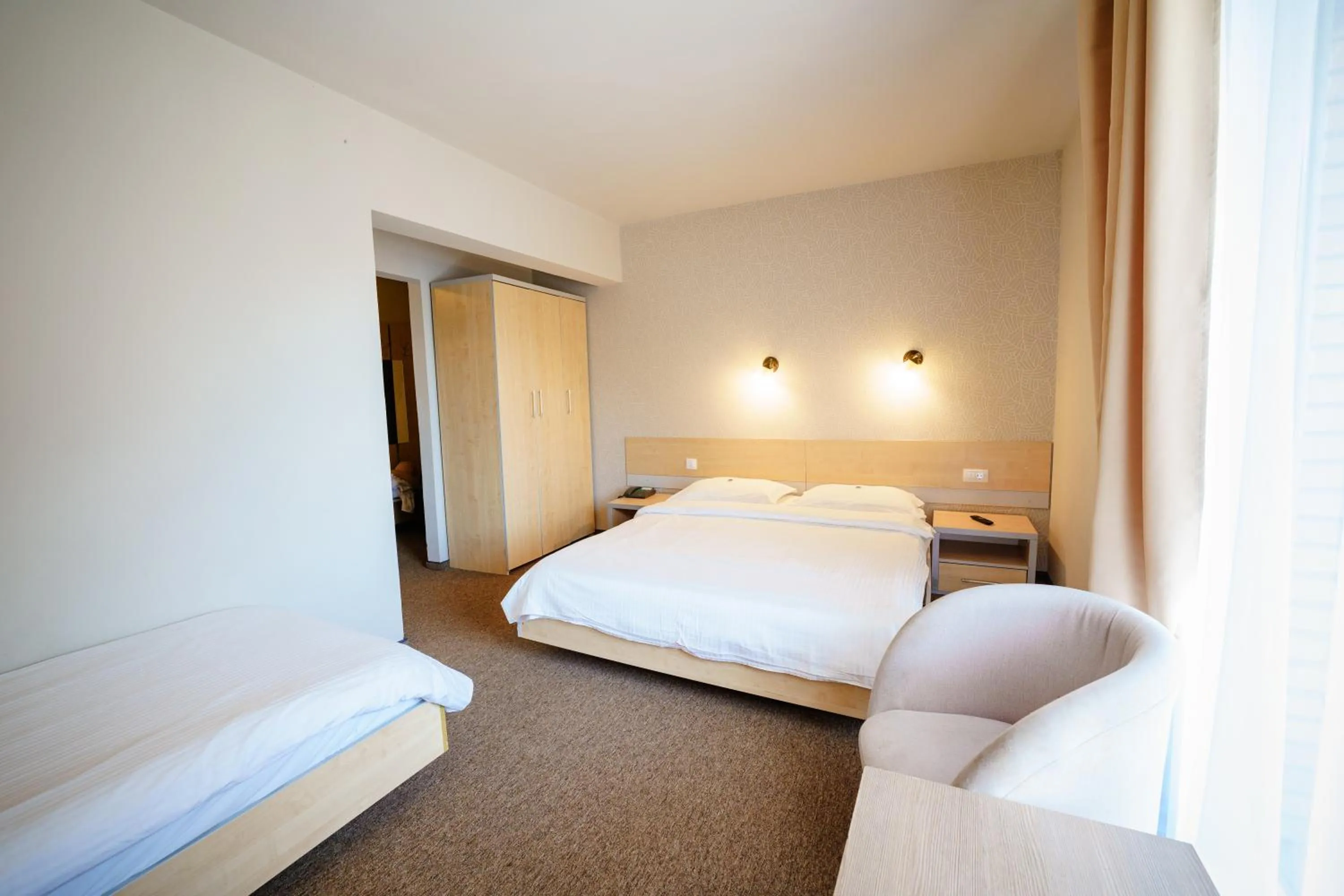 Photo of the whole room, Bed in Bacolux Diana, Herculane