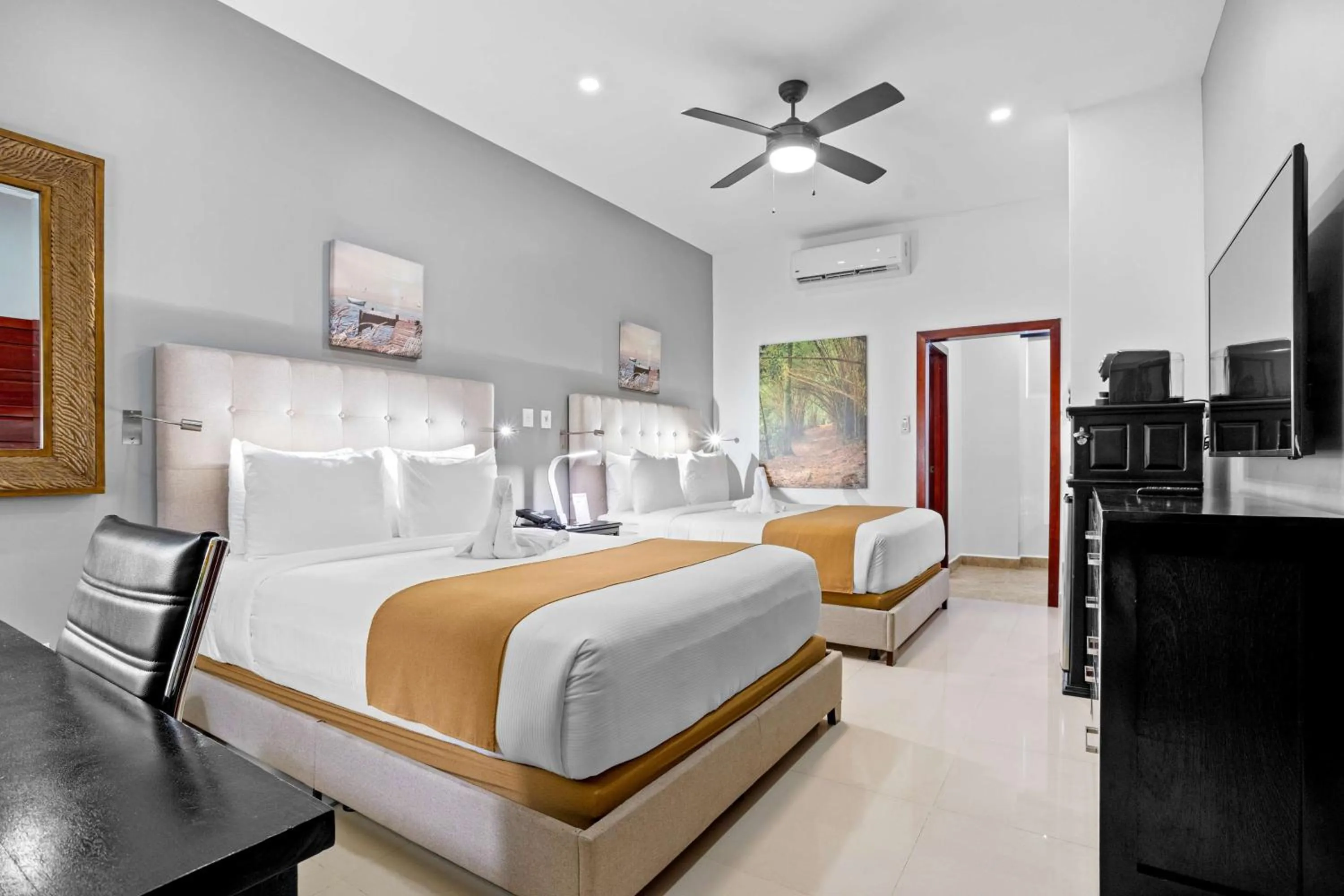 Bedroom, Bed in Best Western Plus Belize Biltmore Plaza