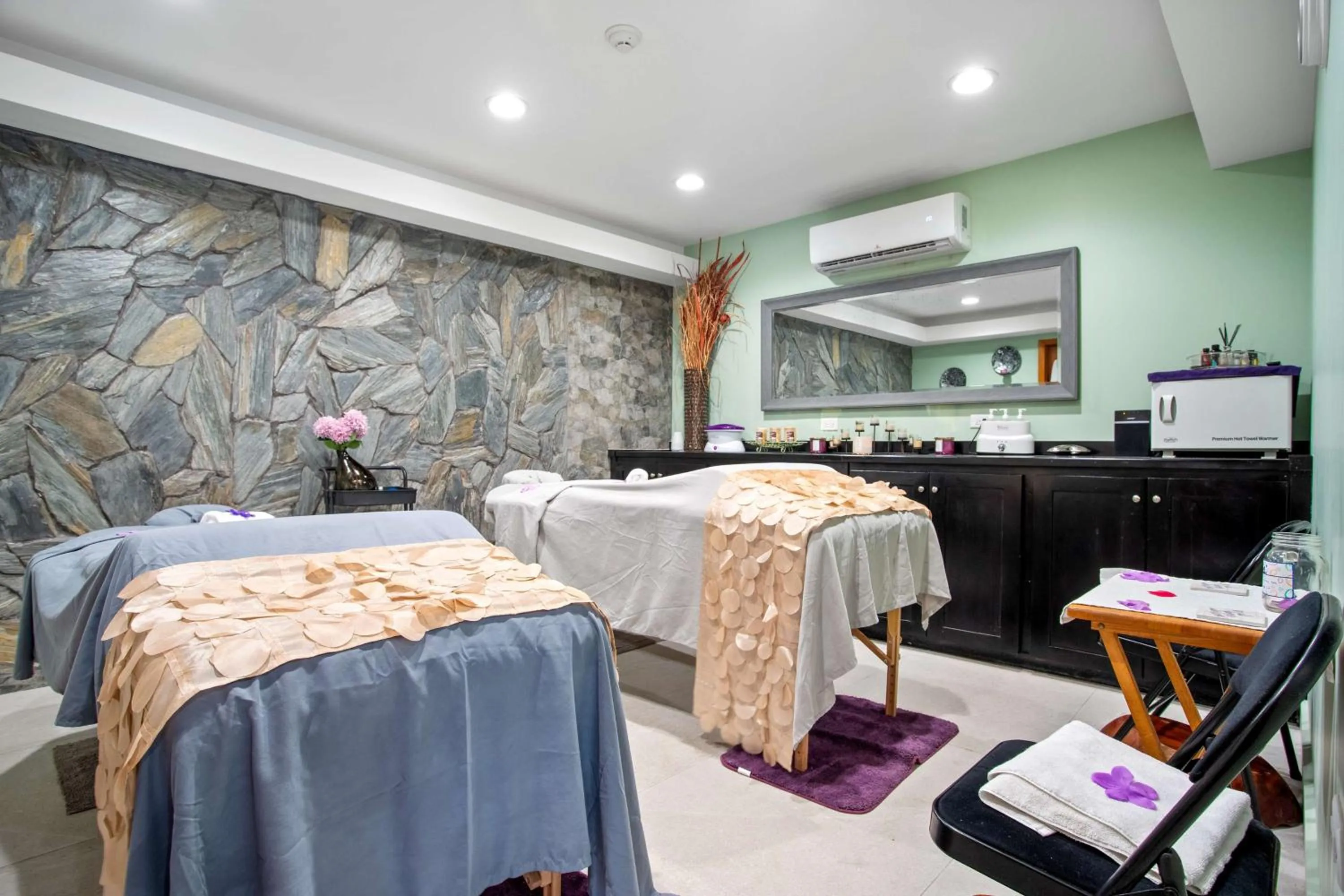 Spa and wellness centre/facilities, Bed in Best Western Plus Belize Biltmore Plaza