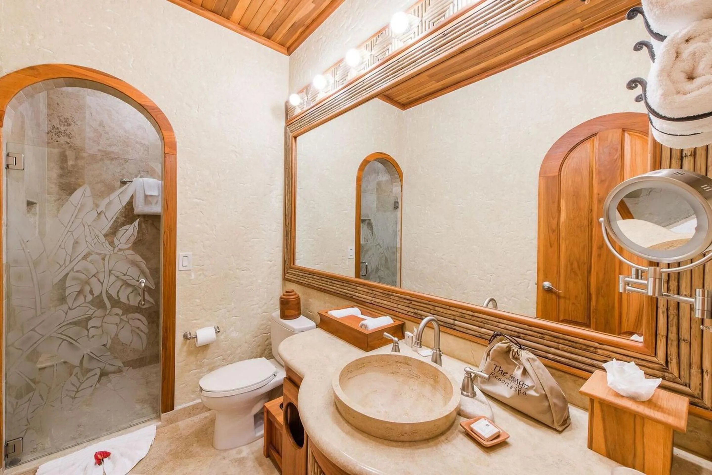 Shower in The Springs Resort & Spa at Arenal