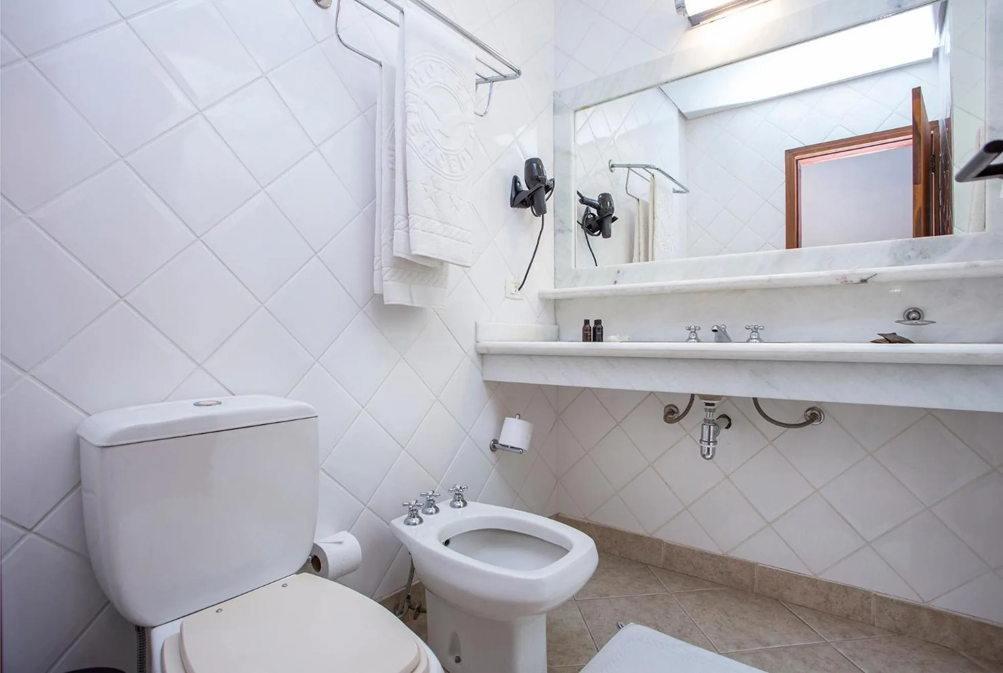 Toilet in Hotel Mercedes