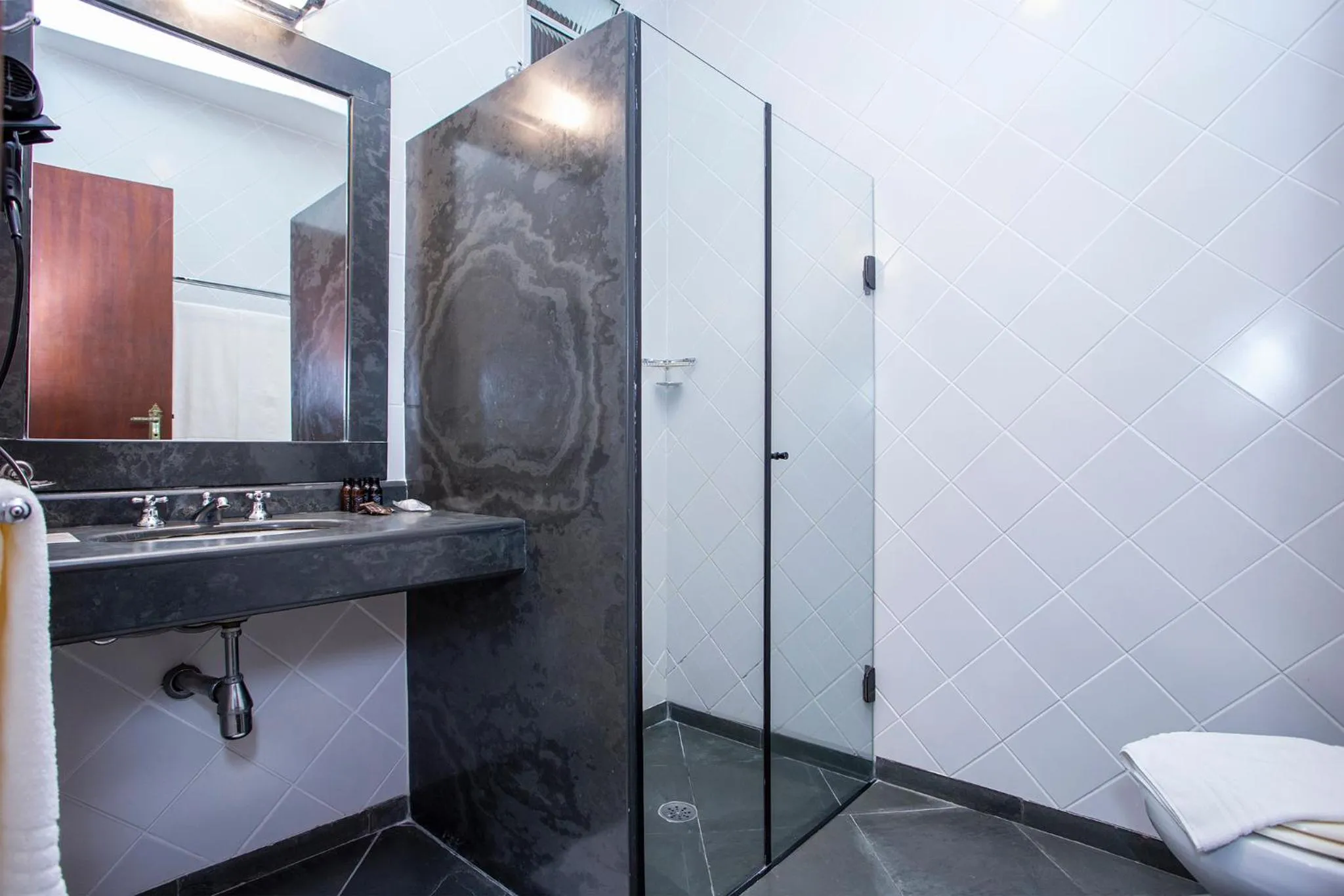 Toilet in Hotel Mercedes