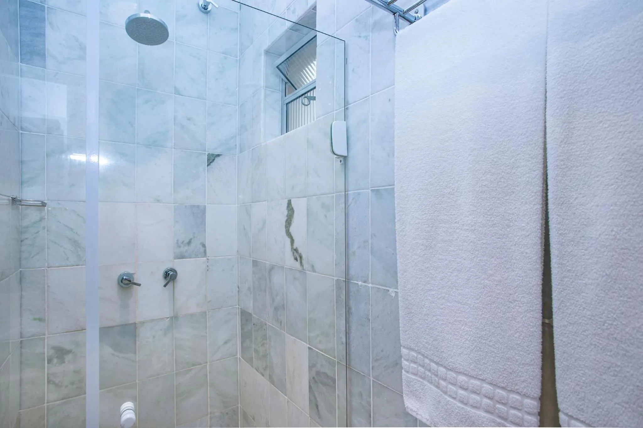 Shower in Hotel Mercedes