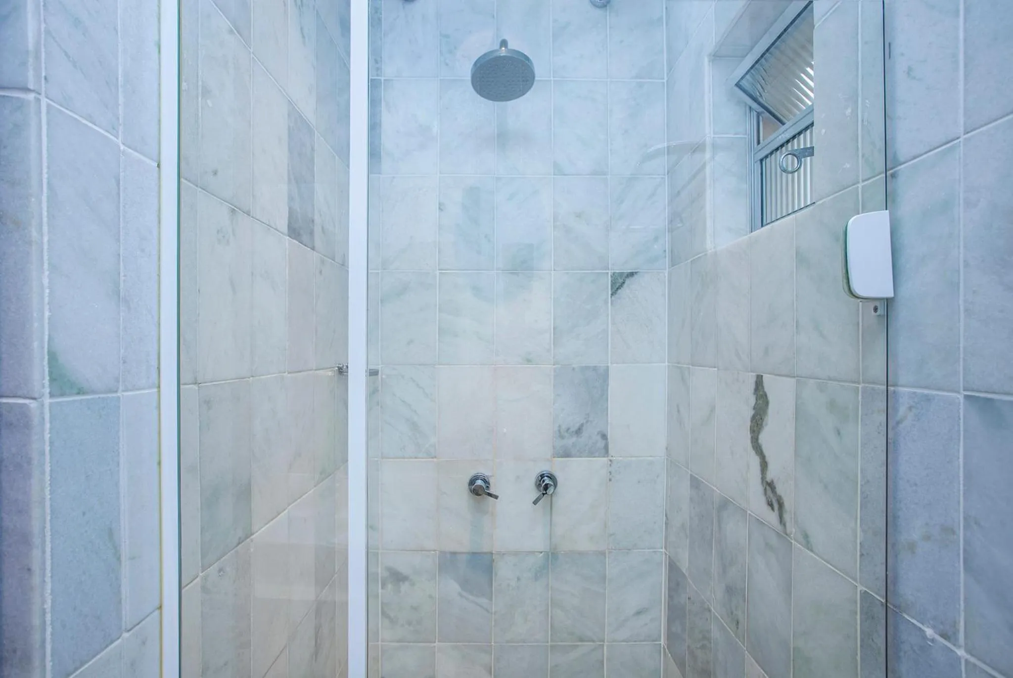 Shower in Hotel Mercedes