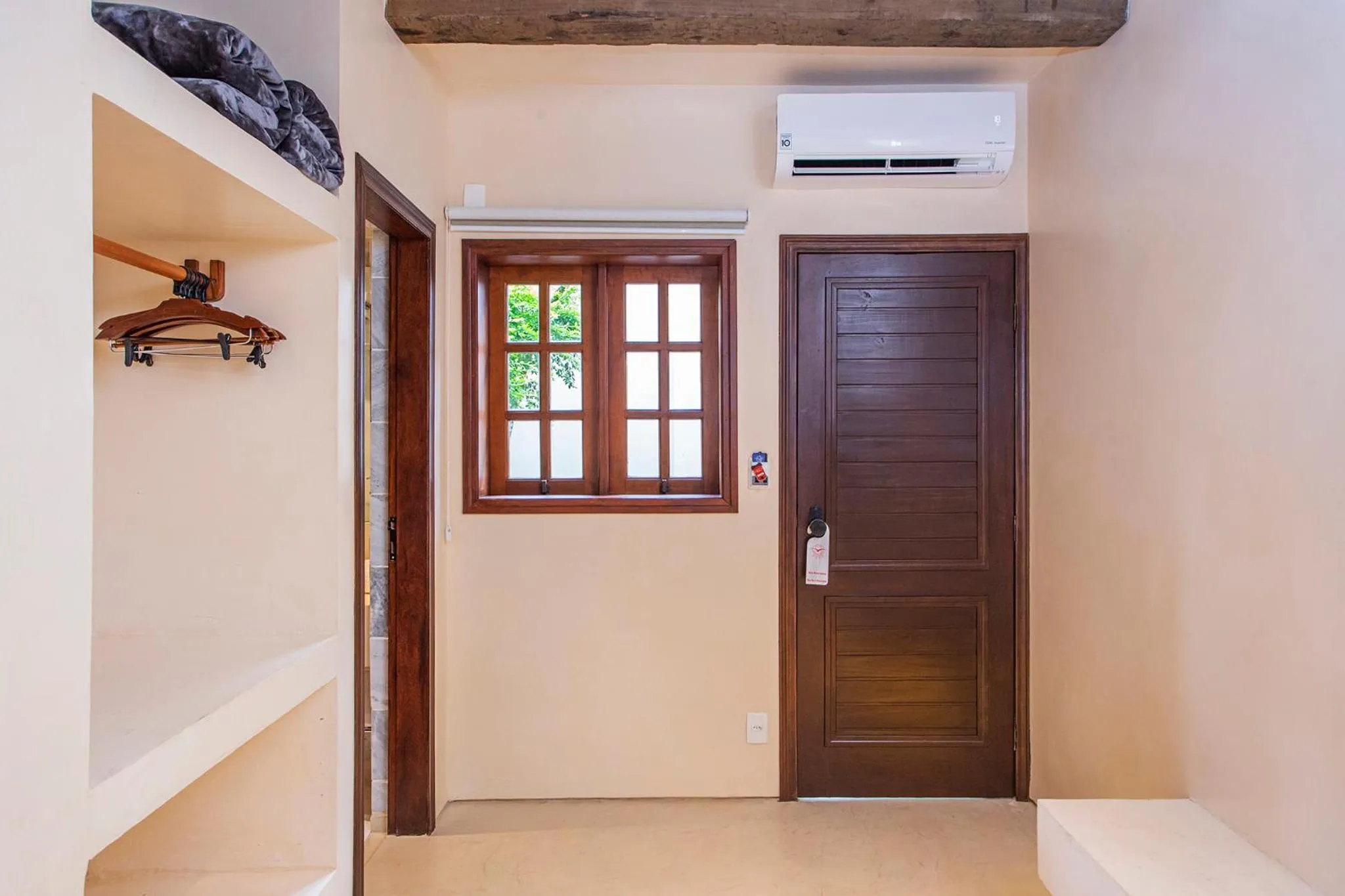 air conditioner in Hotel Mercedes