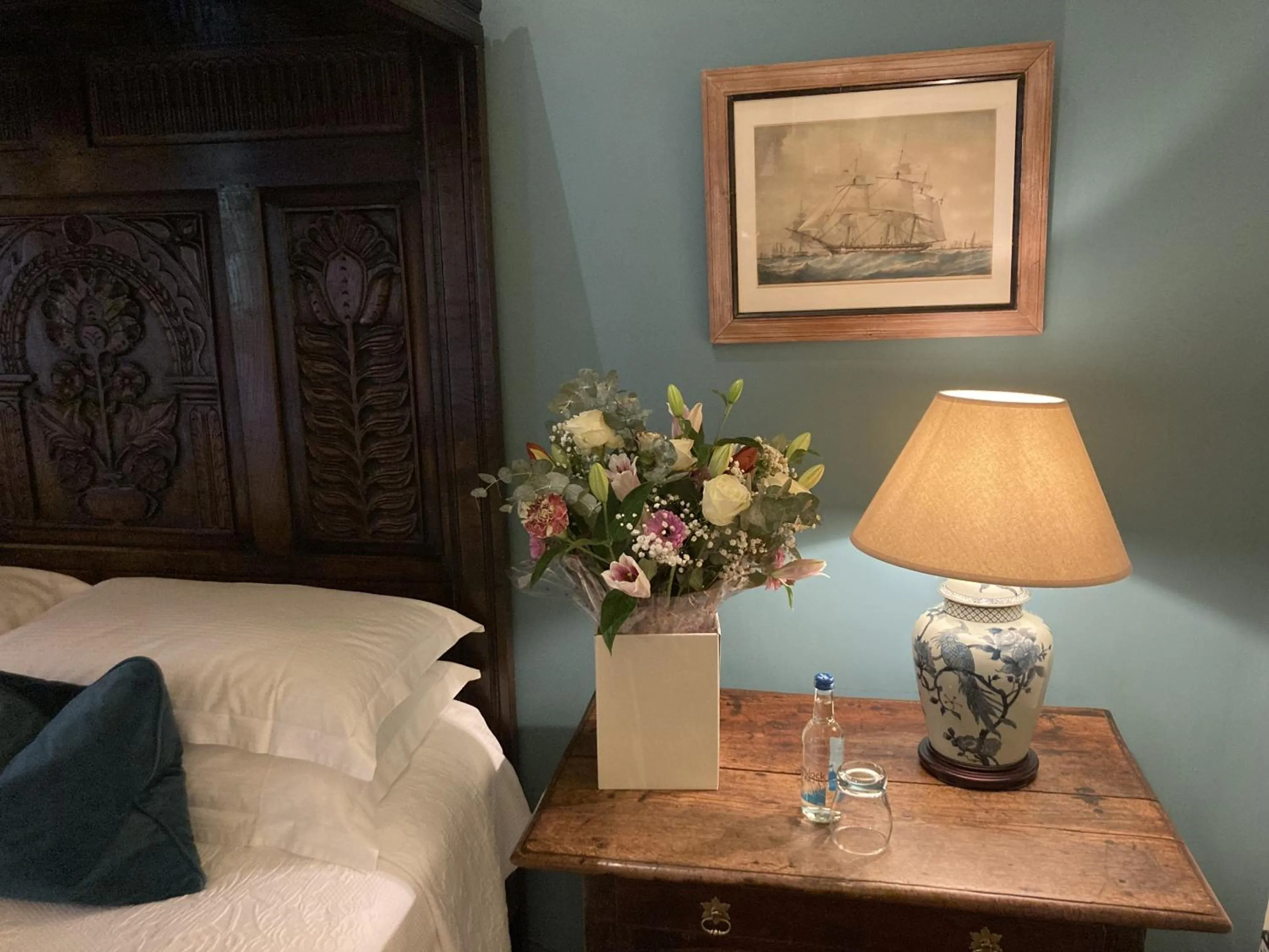 Bedroom, Bed in Old Downton Lodge