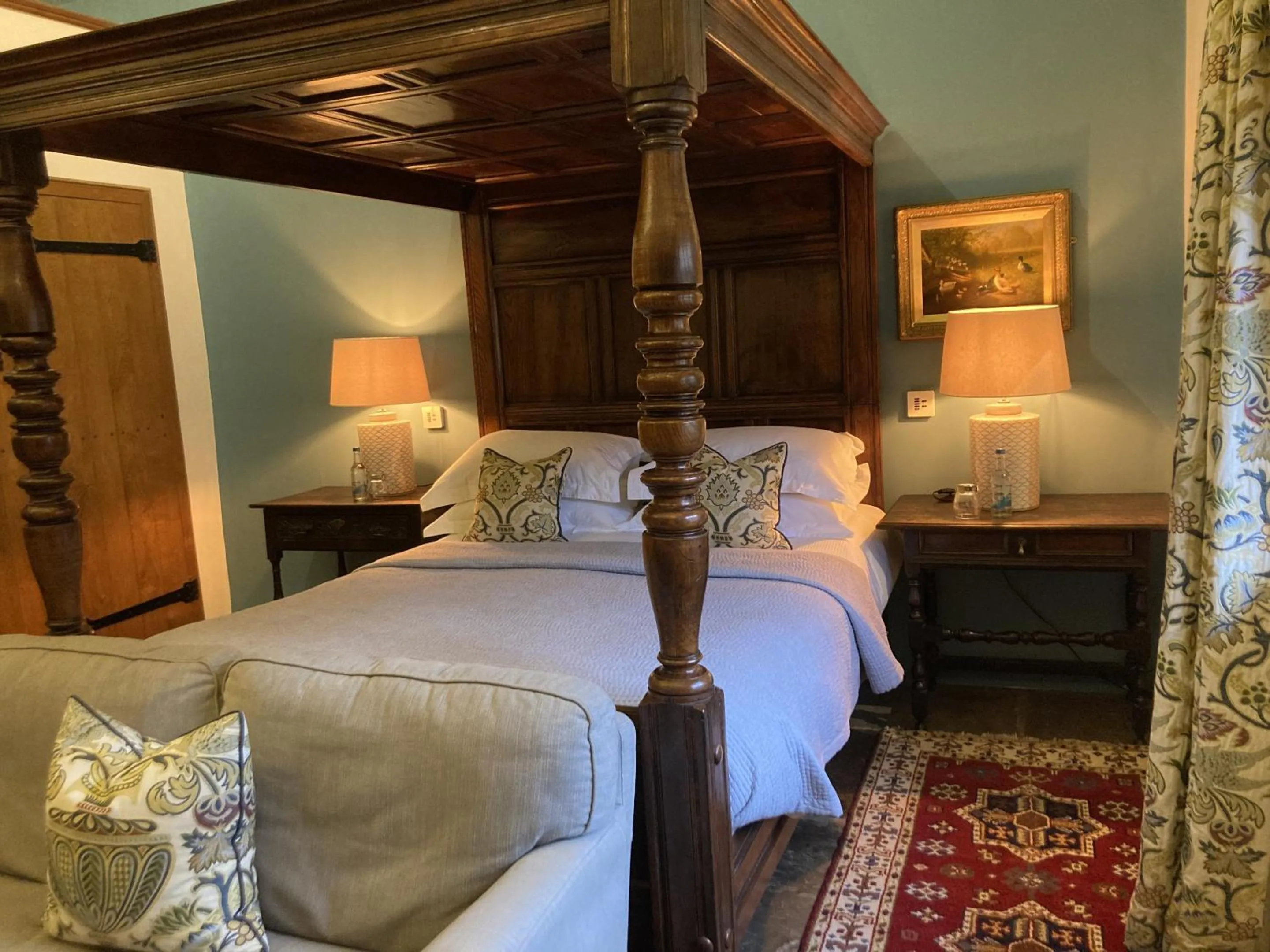 Bedroom, Bed in Old Downton Lodge