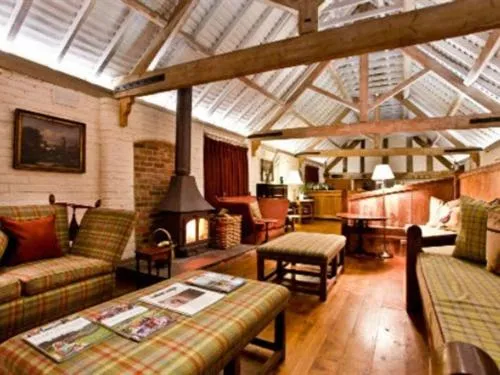 Living room in Old Downton Lodge