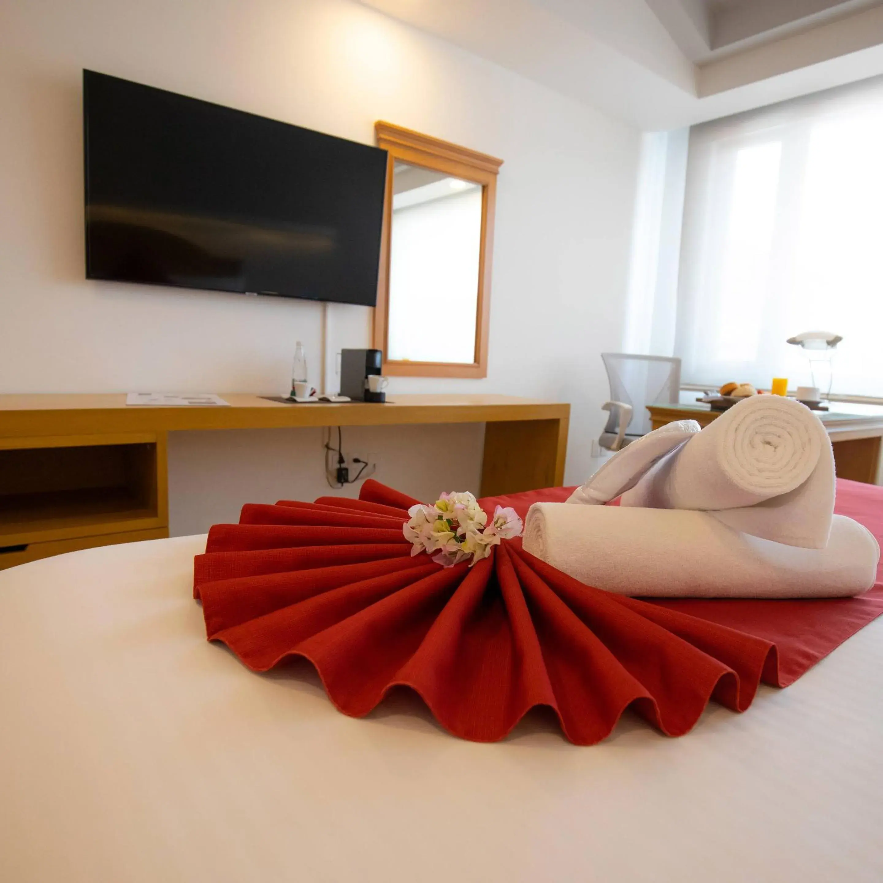 Premium King Room in Hotel Horizon & Convention Center Premium King Room in Hotel Horizon & Convention Center