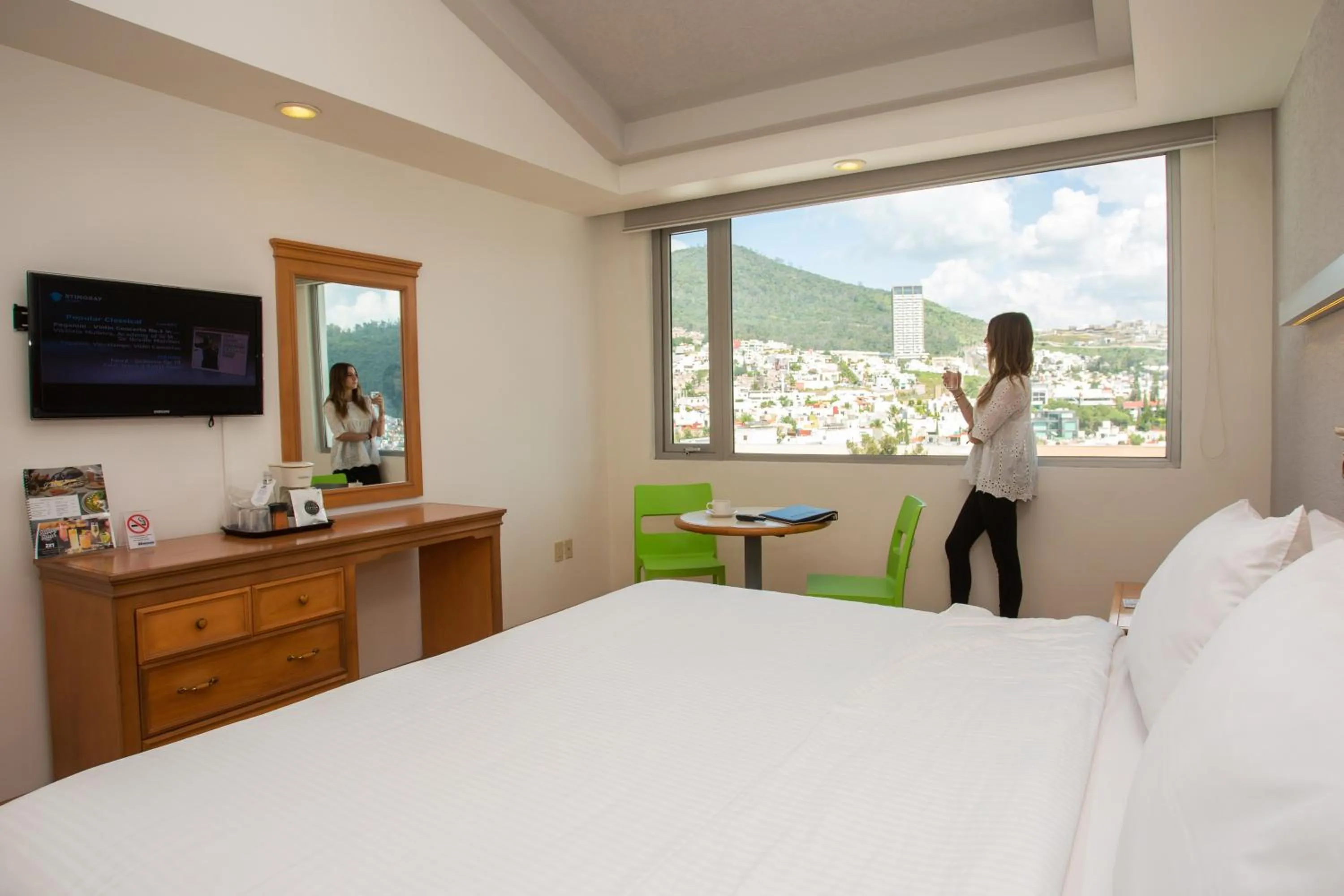 Bedroom, Bed in Hotel Horizon & Convention Center